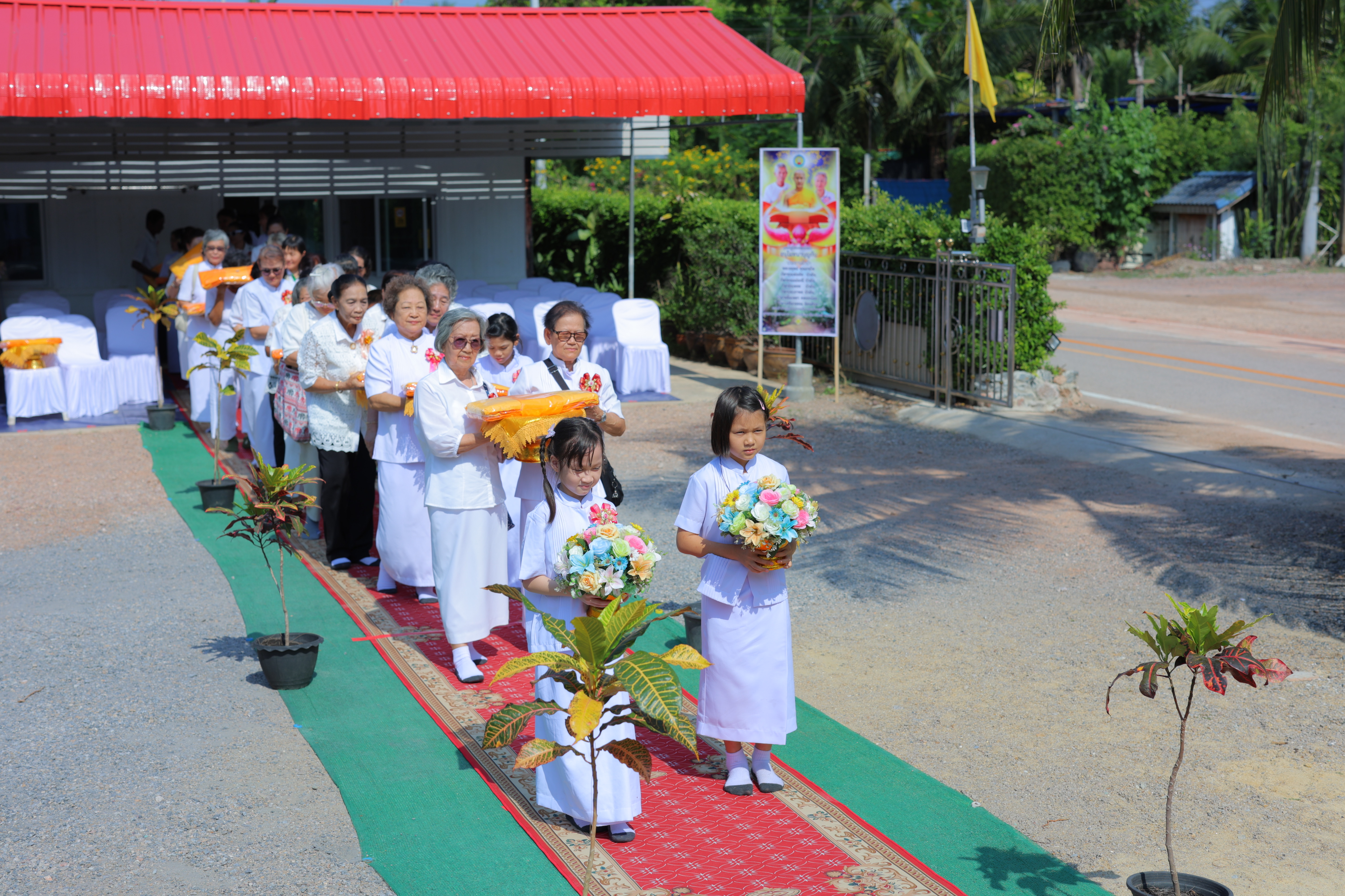 พิธีทอดผ้าป่าสามัคคี เพื่อสร้างถนนธรรมชัยและสร้างทุกสิ่ง ณ ศูนย์ปฏิบัติธรรมอัมพวา