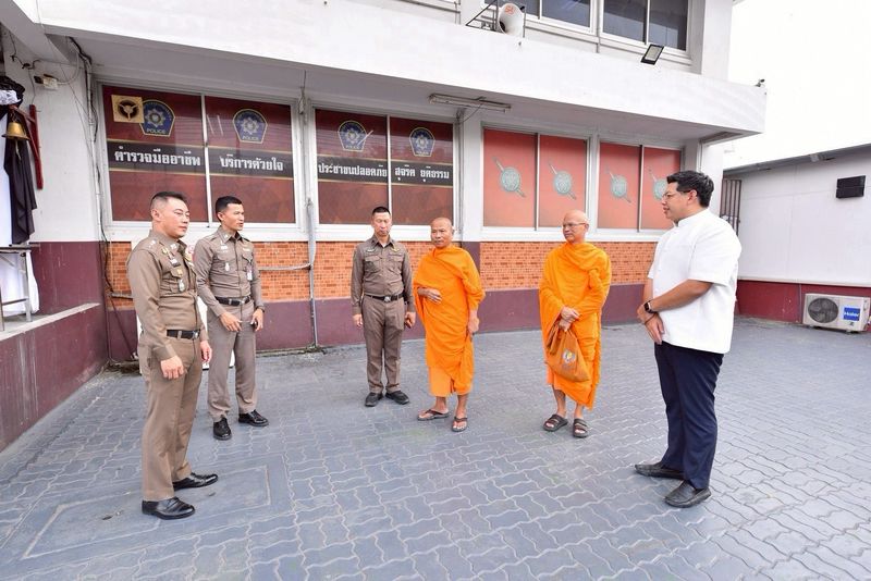 วัดพระธรรมกาย มูลนิธิธรรมกาย และคณะศิษยานุศิษย์ฯ ผนึกกำลัง สภาคลองหลวง มอบถุงยังชีพช่วยเหลือประชาชน