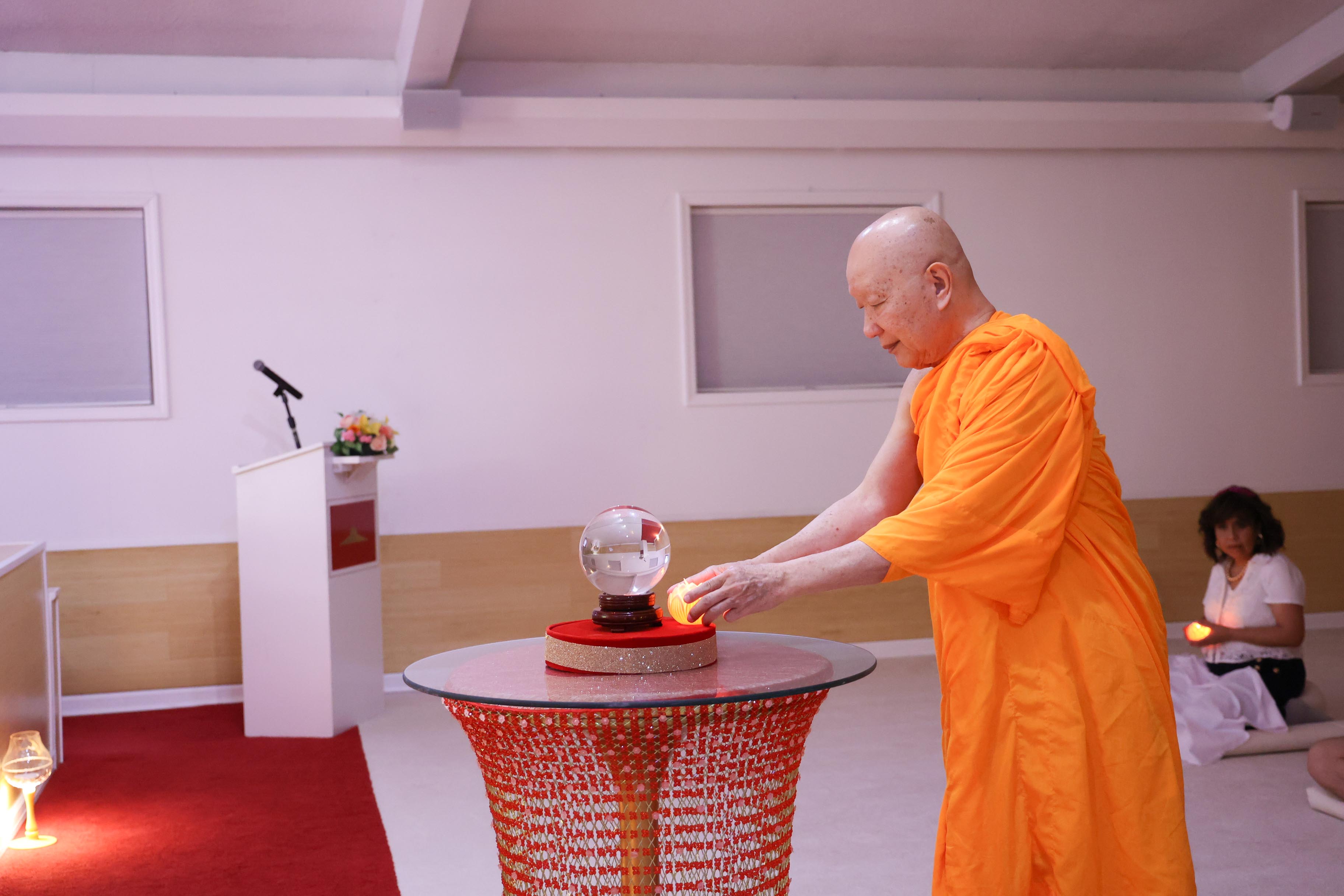 วัดพระธรรมกายจอร์เจีย จัดปฏิบัติธรรม FULL MOON MEDITATION DAY