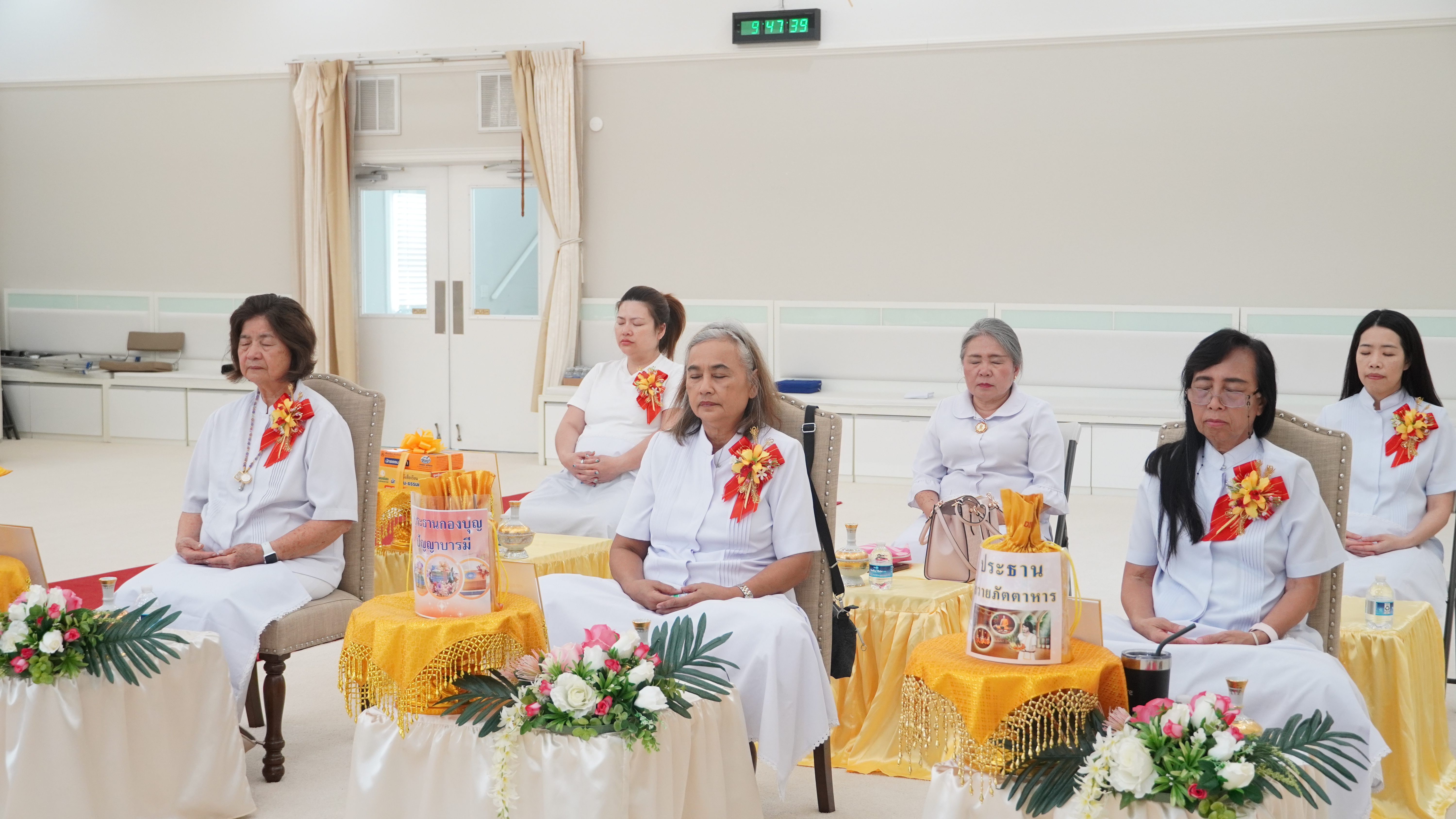 วัดพระธรรมกายฟลอริดา จัดพิธีทอดผ้าป่าบำรุงวัด