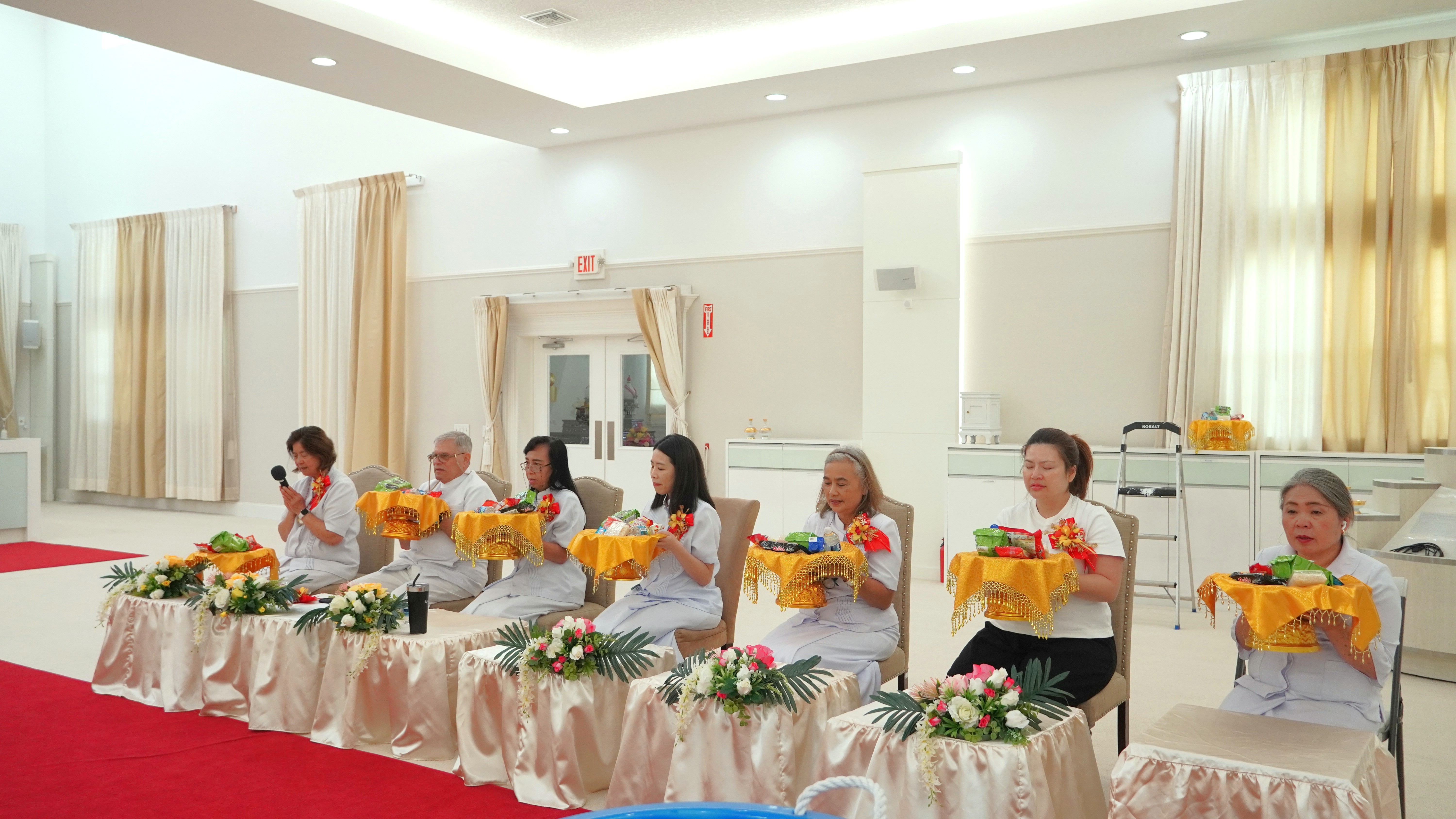 วัดพระธรรมกายฟลอริดา จัดพิธีทอดผ้าป่าบำรุงวัด