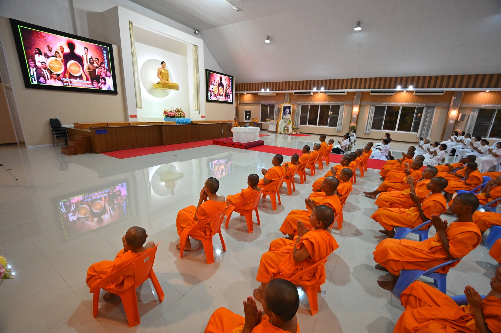 ศูนย์ปฏิบัติธรรมพนมสารคาม จัดปฏิบัติธรรมประจำสัปดาห์โครงการหมู่บ้านรักษาศีล 5