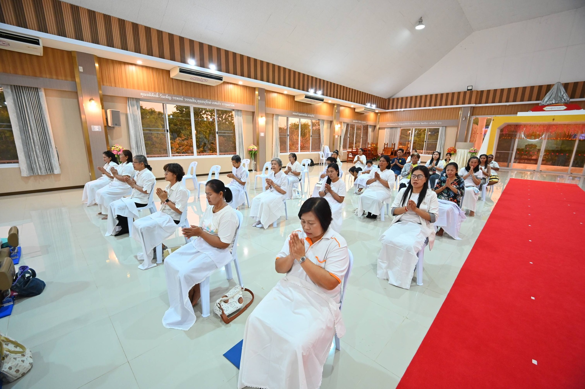 ศูนย์ปฏิบัติธรรมพนมสารคาม จัดปฏิบัติธรรมประจำสัปดาห์โครงการหมู่บ้านรักษาศีล 5