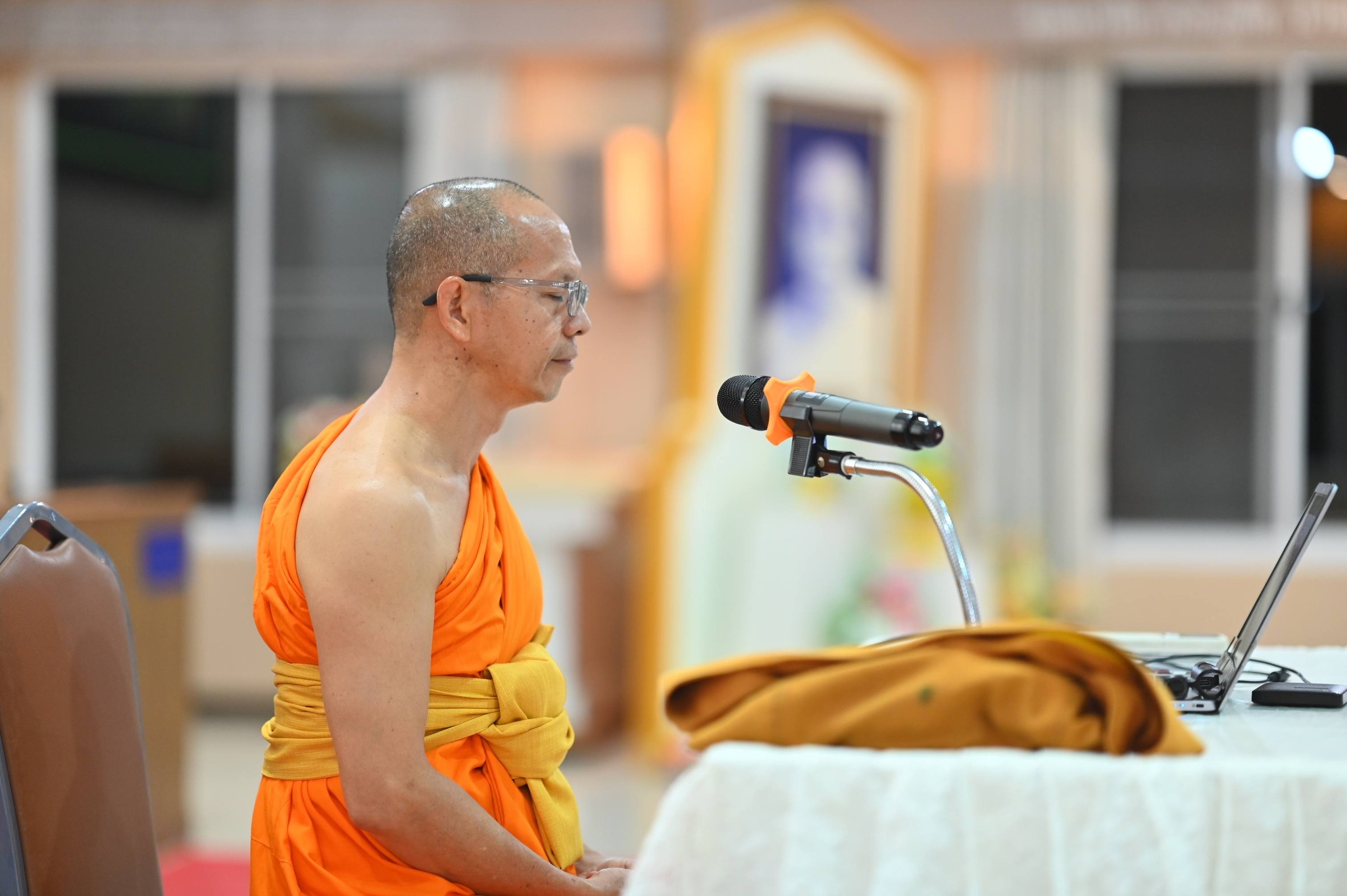 ศูนย์ปฏิบัติธรรมพนมสารคาม จัดปฏิบัติธรรมประจำสัปดาห์โครงการหมู่บ้านรักษาศีล 5