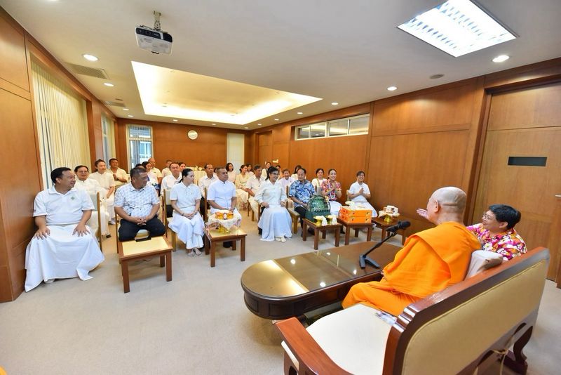 องค์กรภาคีเครือข่าย "บวร" ได้พร้อมใจกันเข้ากราบถวายสักการะพระเถระผู้ใหญ่ เนื่องในโอกาสเทศกาลสงกรานต์ 