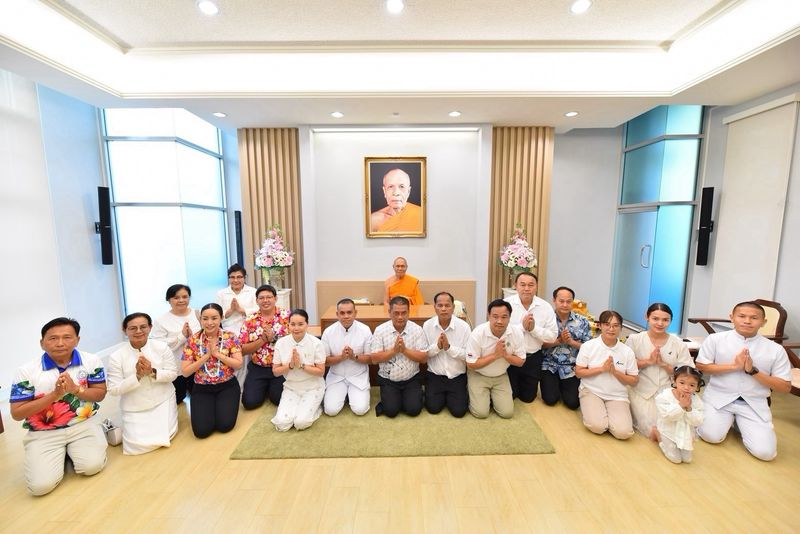 องค์กรภาคีเครือข่าย "บวร" ได้พร้อมใจกันเข้ากราบถวายสักการะพระเถระผู้ใหญ่ เนื่องในโอกาสเทศกาลสงกรานต์ 