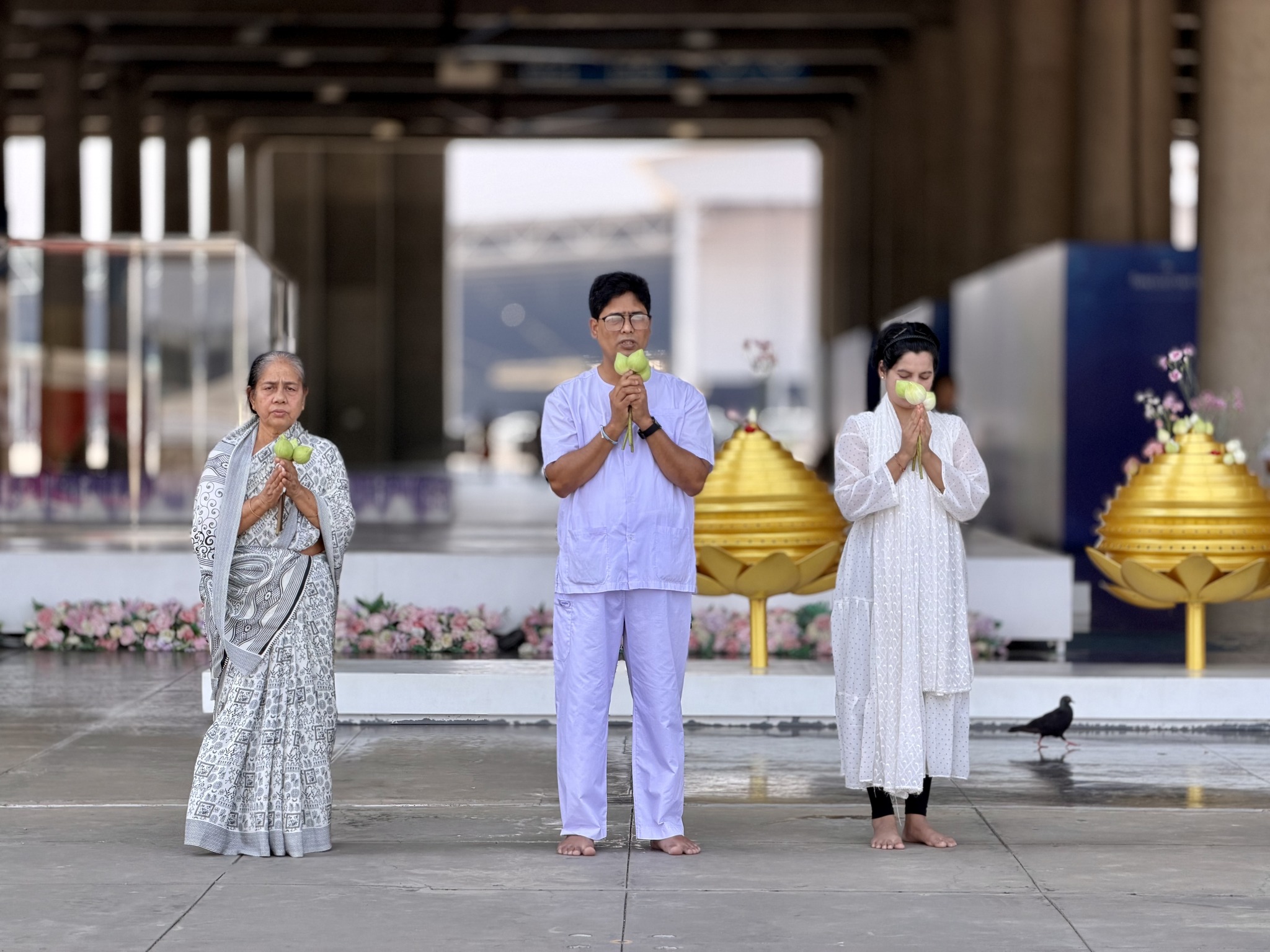 ชาวบังกลาเทศ เดินทางมาเยี่ยมชมวัดพระธรรมกาย