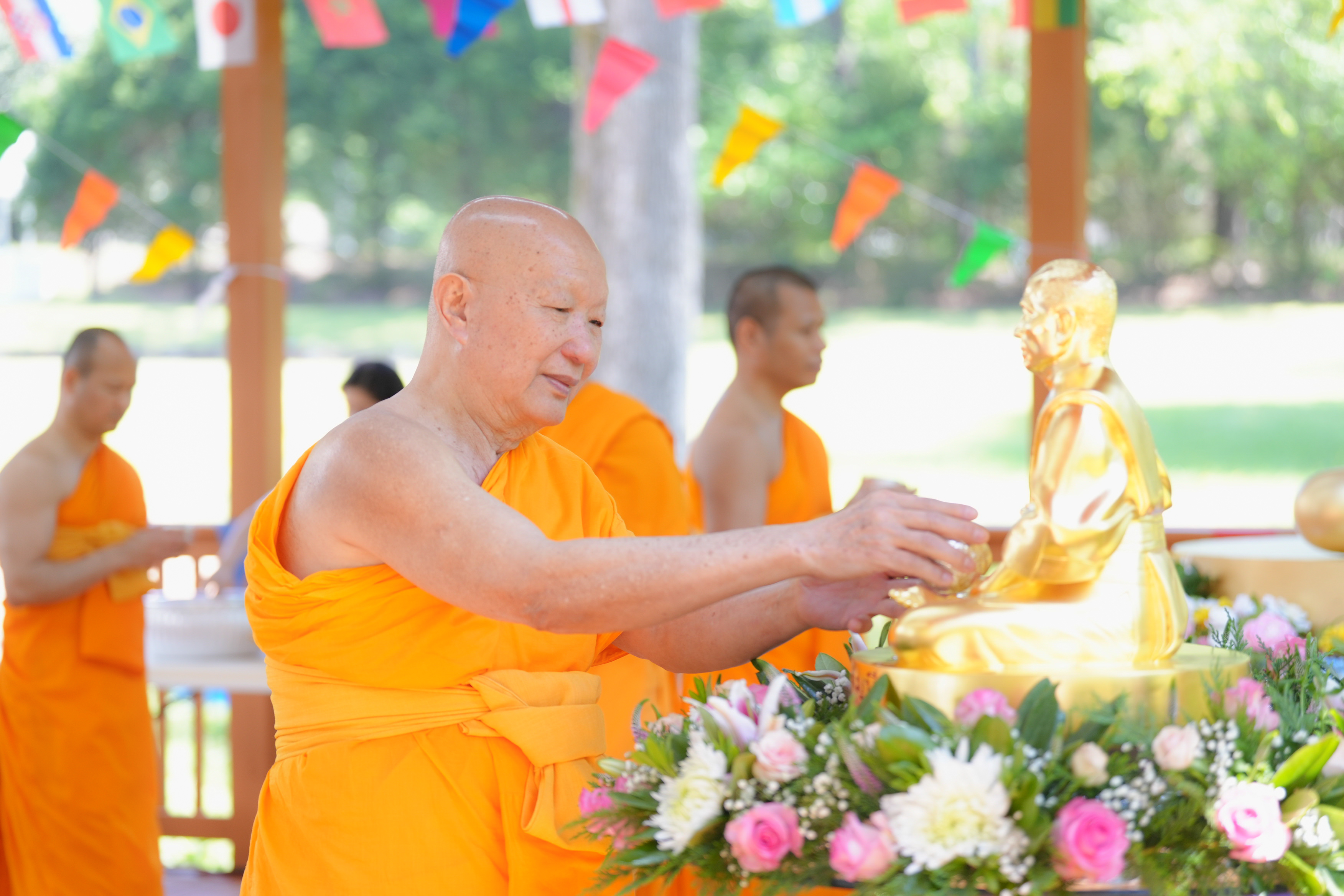 วัดพระธรรมกายจอร์เจีย จัดงานบุญวันสงกรานต์