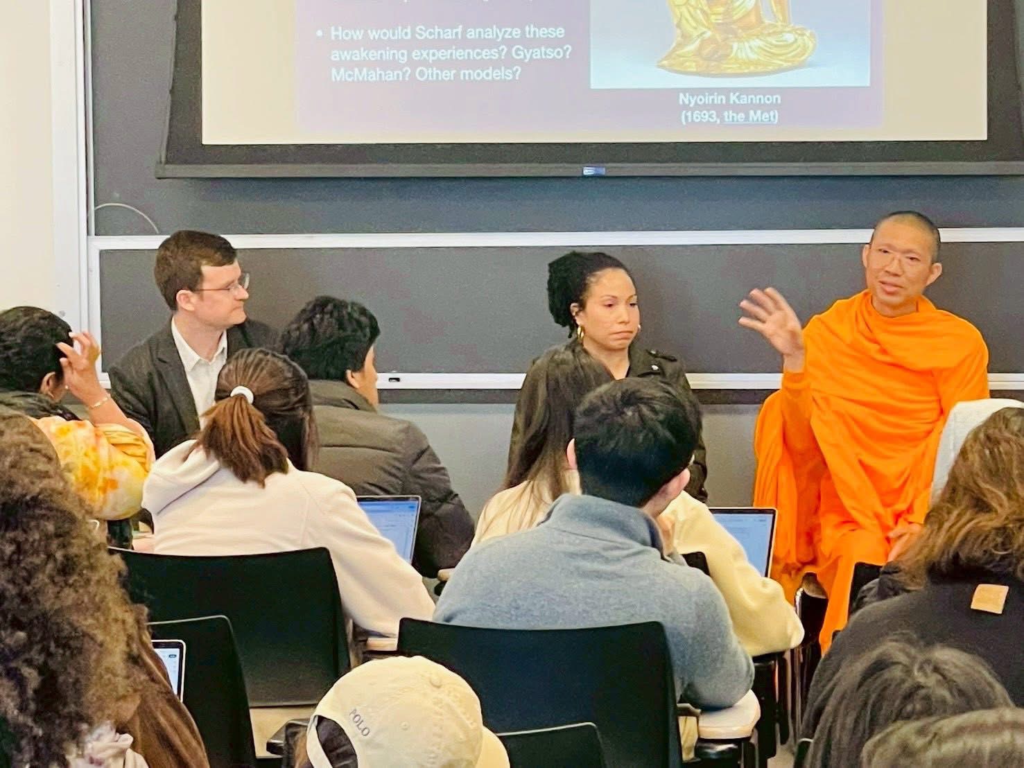 ผู้บริหารสถาบันทางสายกลาง ร่วมบรรยายพิเศษในชั้นเรียนพุทธศาสนาและสมาธิ ณ มหาวิทยาลัยนิวยอร์ก