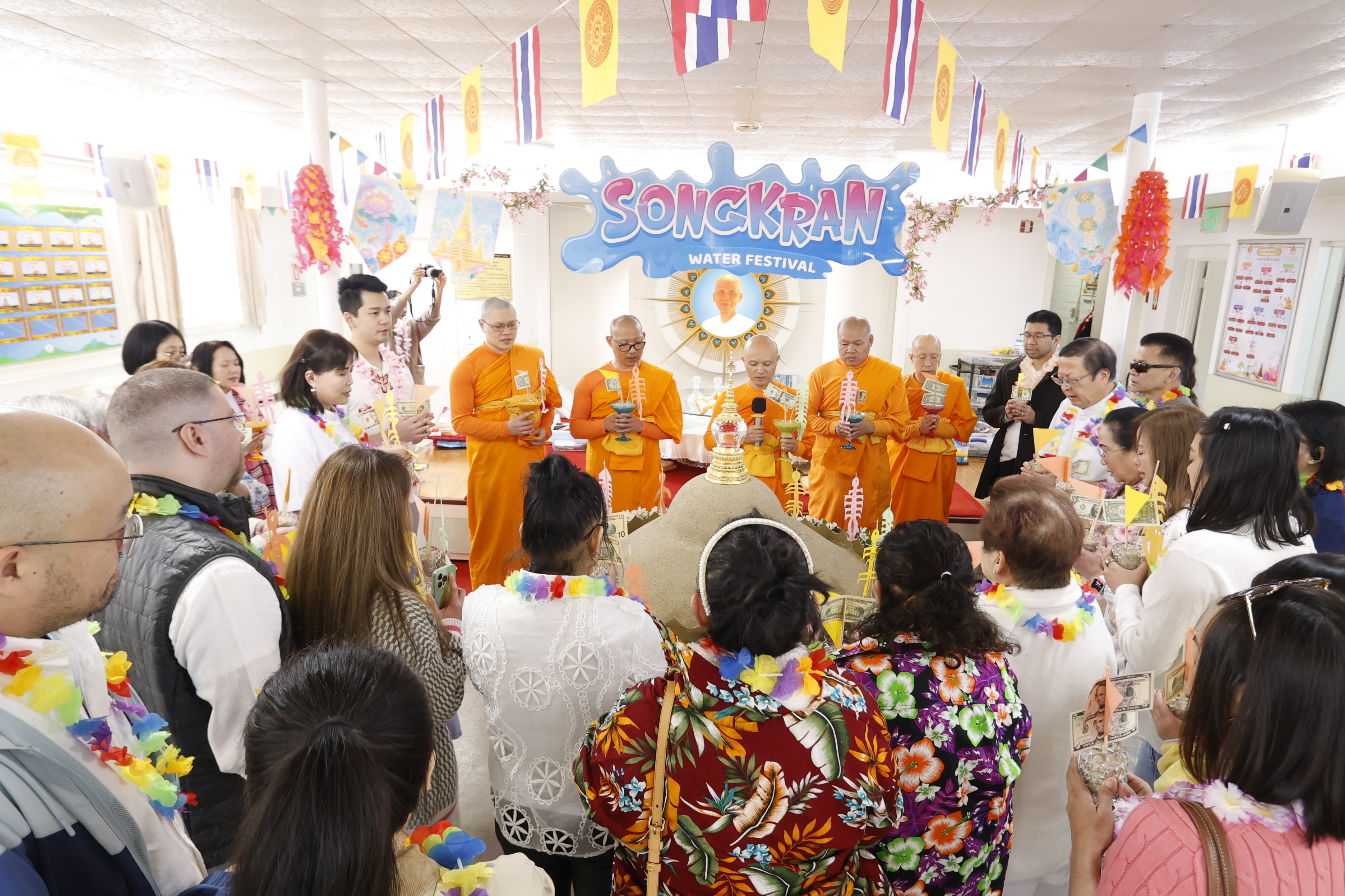 วัดพระธรรมกายบอสตัน จัดงานบุญวันอาทิตย์ และวันสงกรานต์