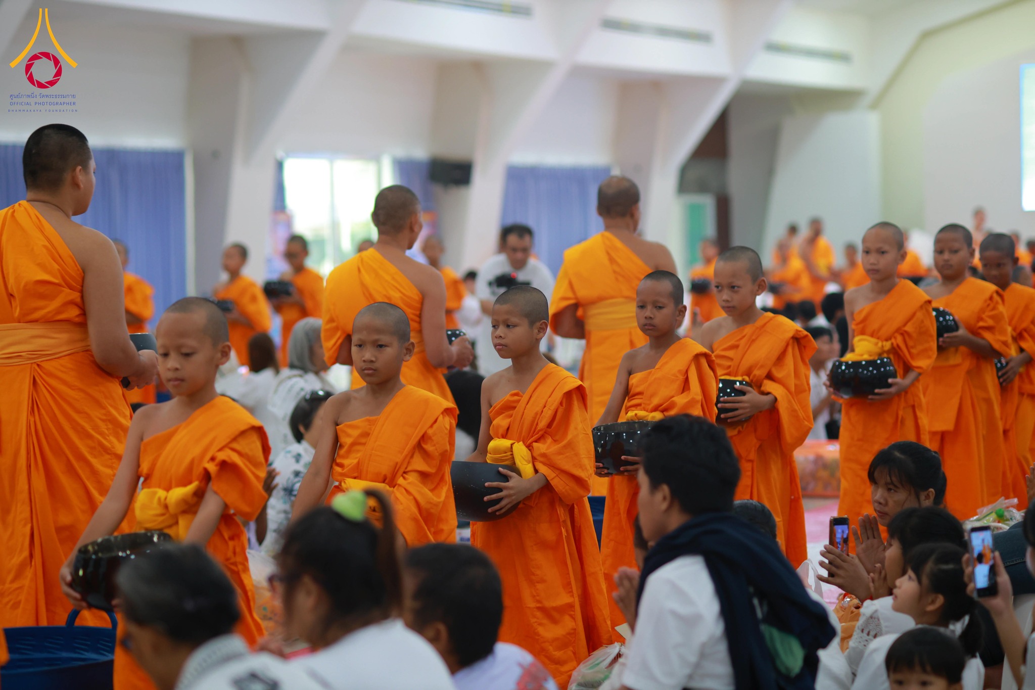 พิธีทำบุญตักบาตรสามเณร เนื่องในวันสงกรานต์ ณ ศูนย์ปฏิบัติธรรมระยอง (บ้านช่องลม)