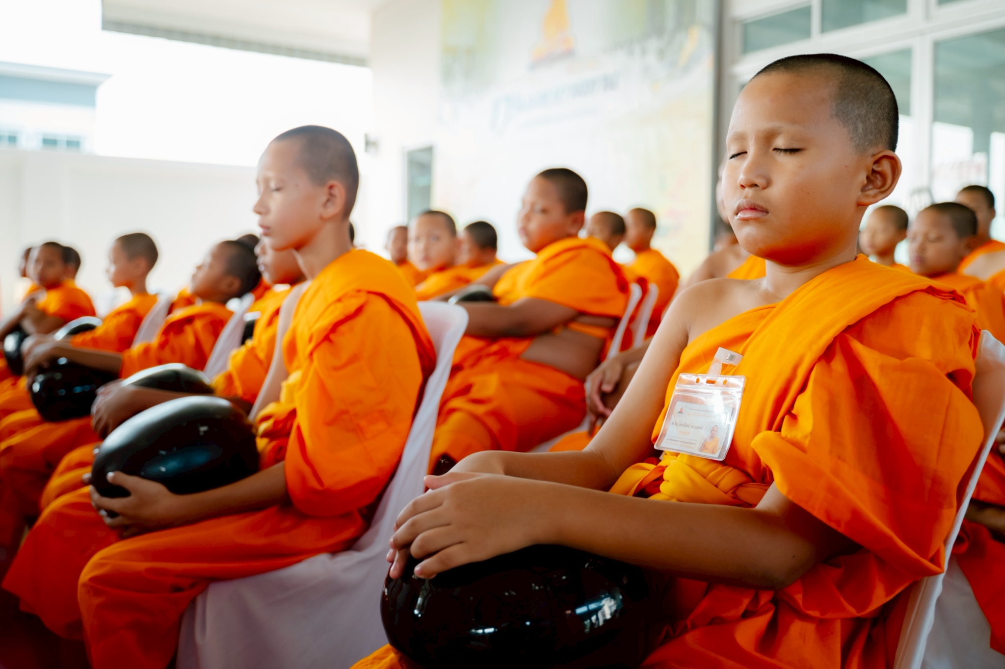 ศูนย์ปฏิบัติธรรมพระมงคลเทพมุนี จัดพิธีทำบุญตักบาตรแด่สามเณร และจัดพิธีบุพเปตพลี