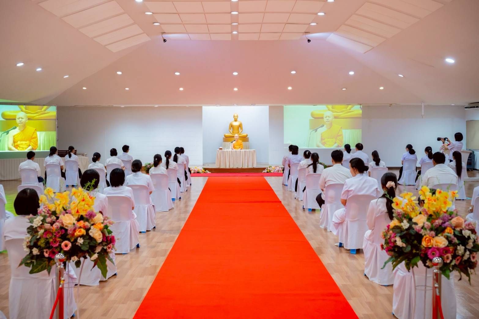 สถาบันพัฒนาเยาวชนโลก จัดพิธีมุทิตาจิตและมอบปริญญาบัตรแด่ยอดนักสร้างบารมีขุนพลชมรมพุทธ