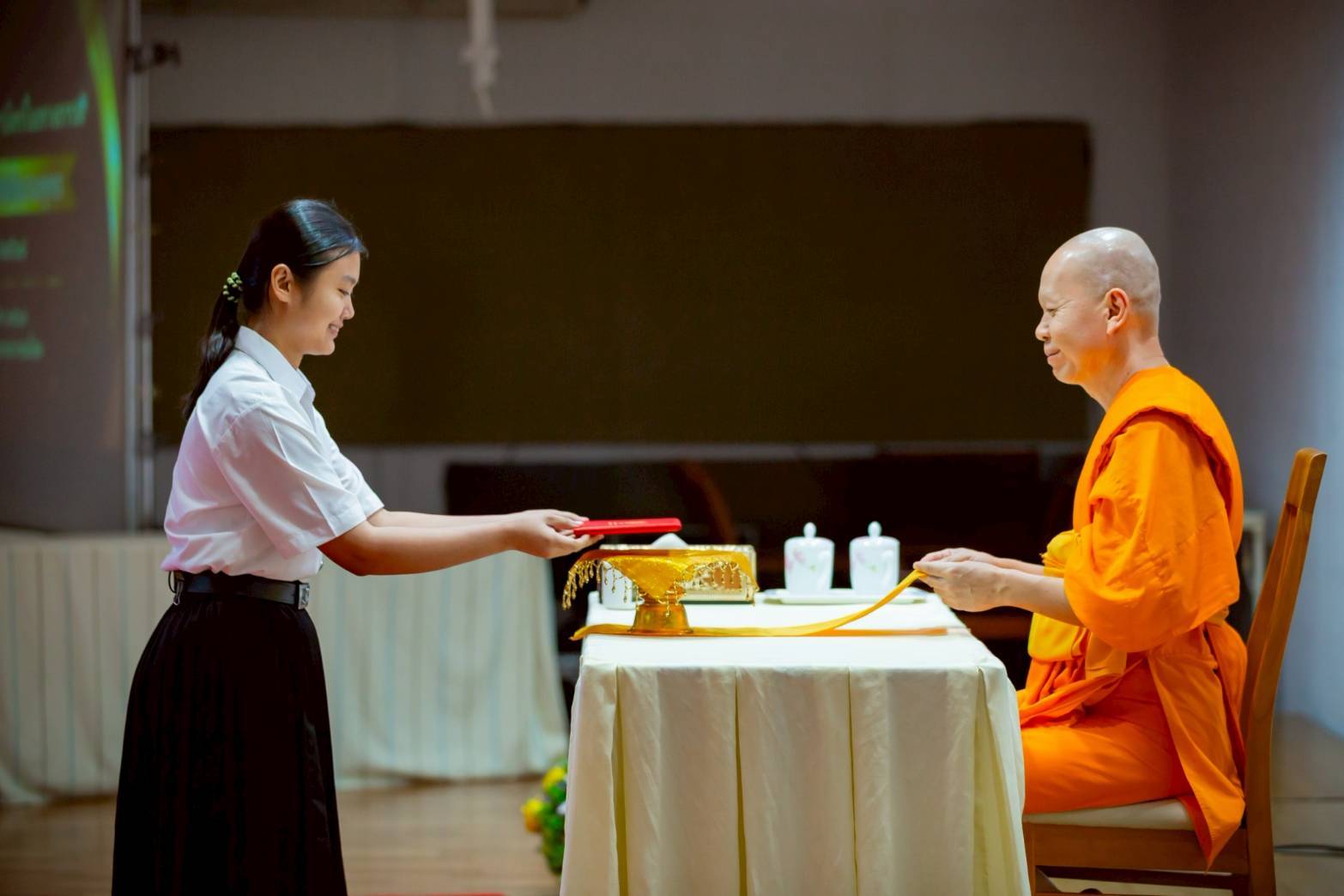 สถาบันพัฒนาเยาวชนโลก จัดพิธีมุทิตาจิตและมอบปริญญาบัตรแด่ยอดนักสร้างบารมีขุนพลชมรมพุทธ