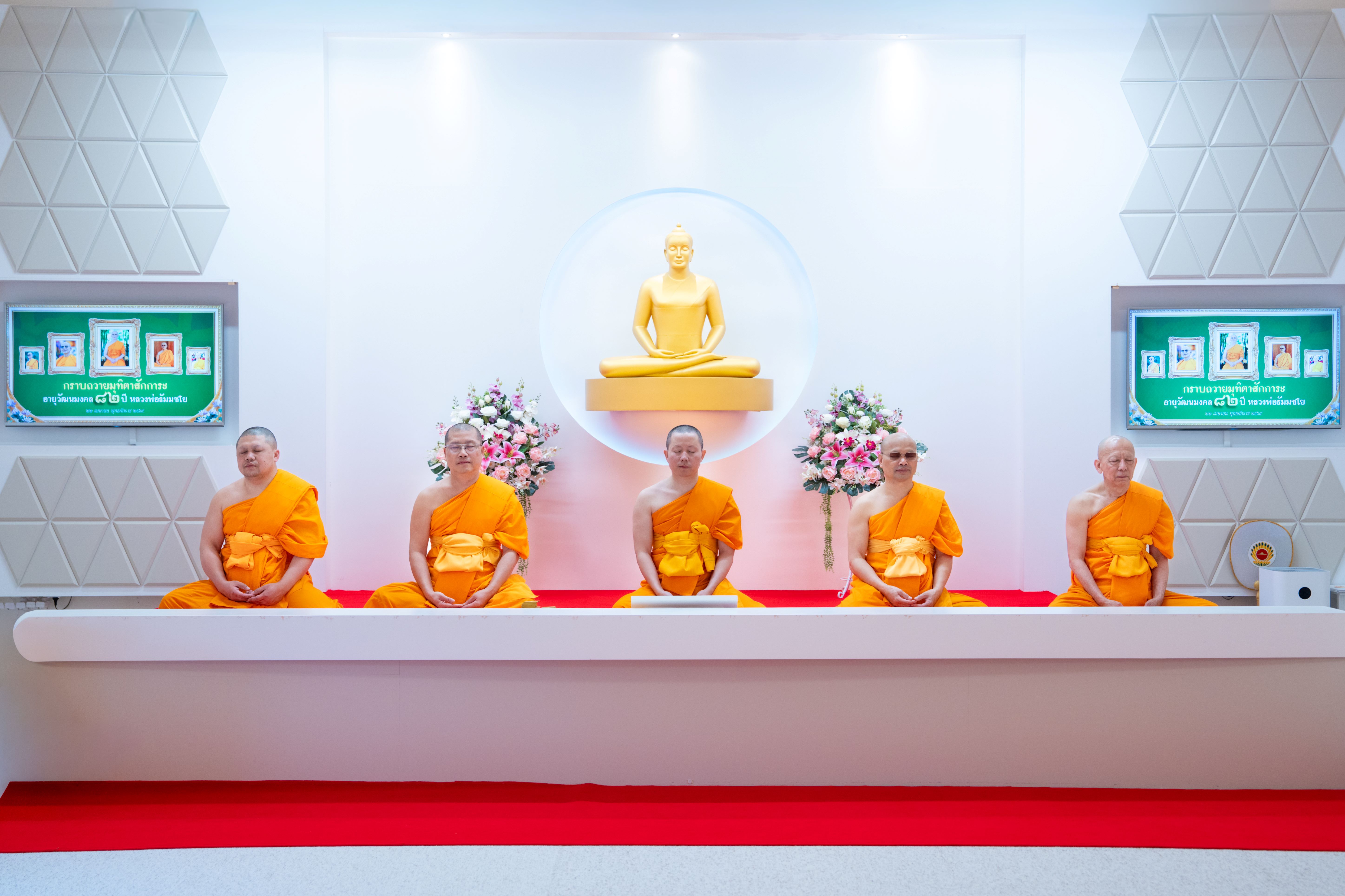 วัดพระธรรมกายสตอกโฮล์ม จัดพิธีมุทิตา อายุวัฒนมงคล 82 ปี หลวงพ่อธัมมชโย