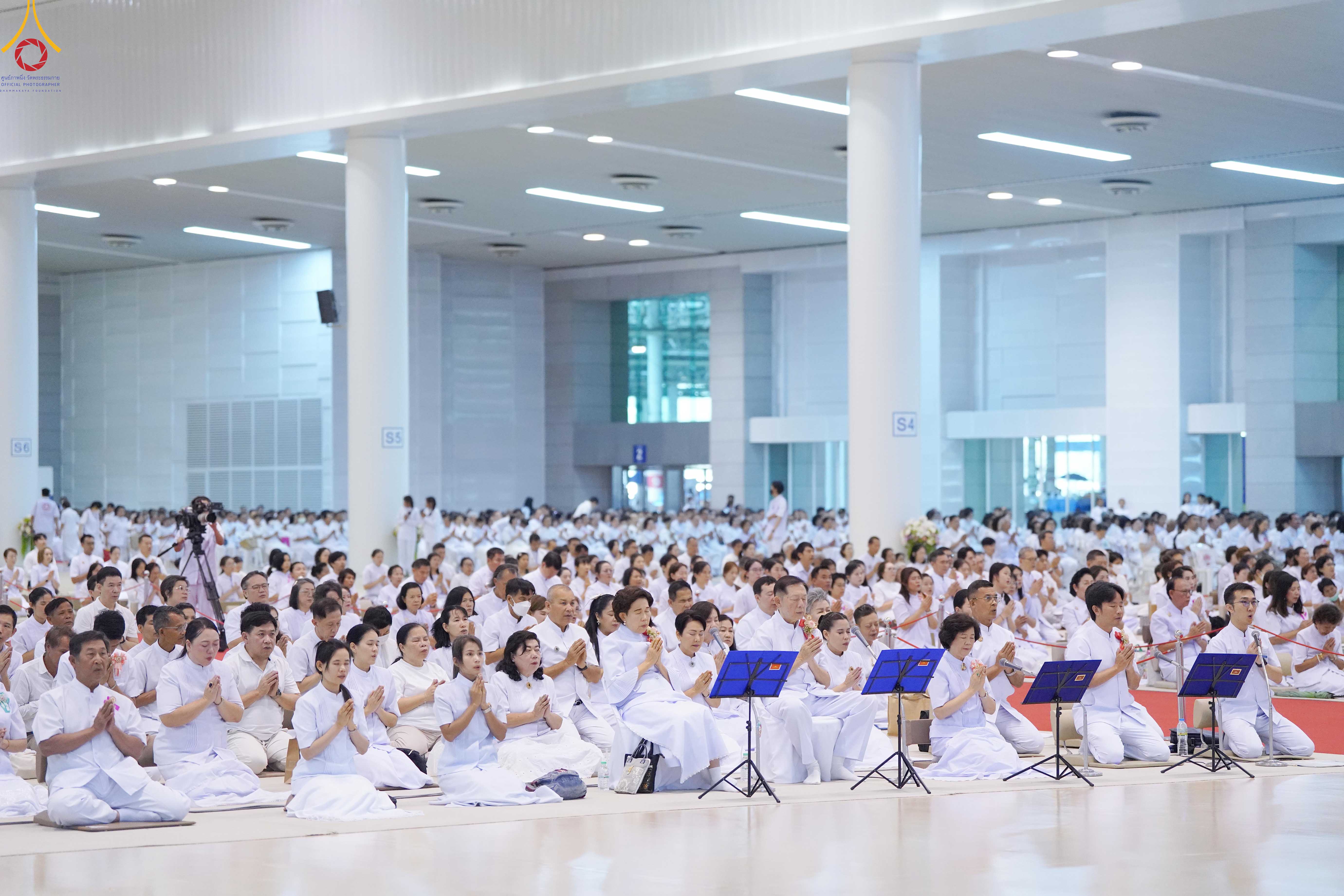 วัดพระธรรมกาย จัดพิธีถวายมหาสังฆทาน 40,000 กว่าวัดทั่วประเทศเนื่องในวันคุ้มครองโลก