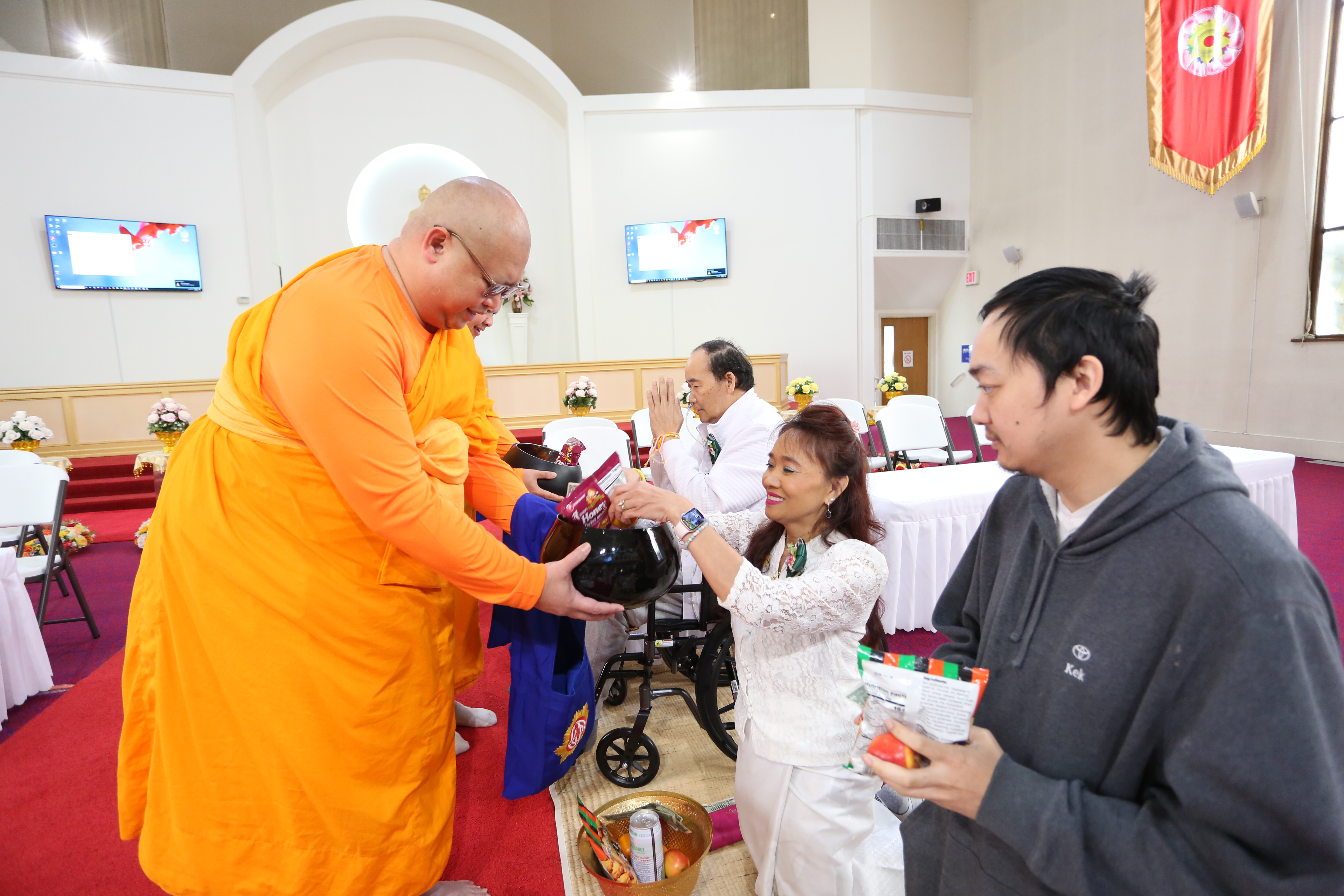 วัดพระธรรมกายออเรกอน จัดพิธีมุทิตาอายุวัฒนมงคล 82 ปี หลวงพ่อธัมมชโย