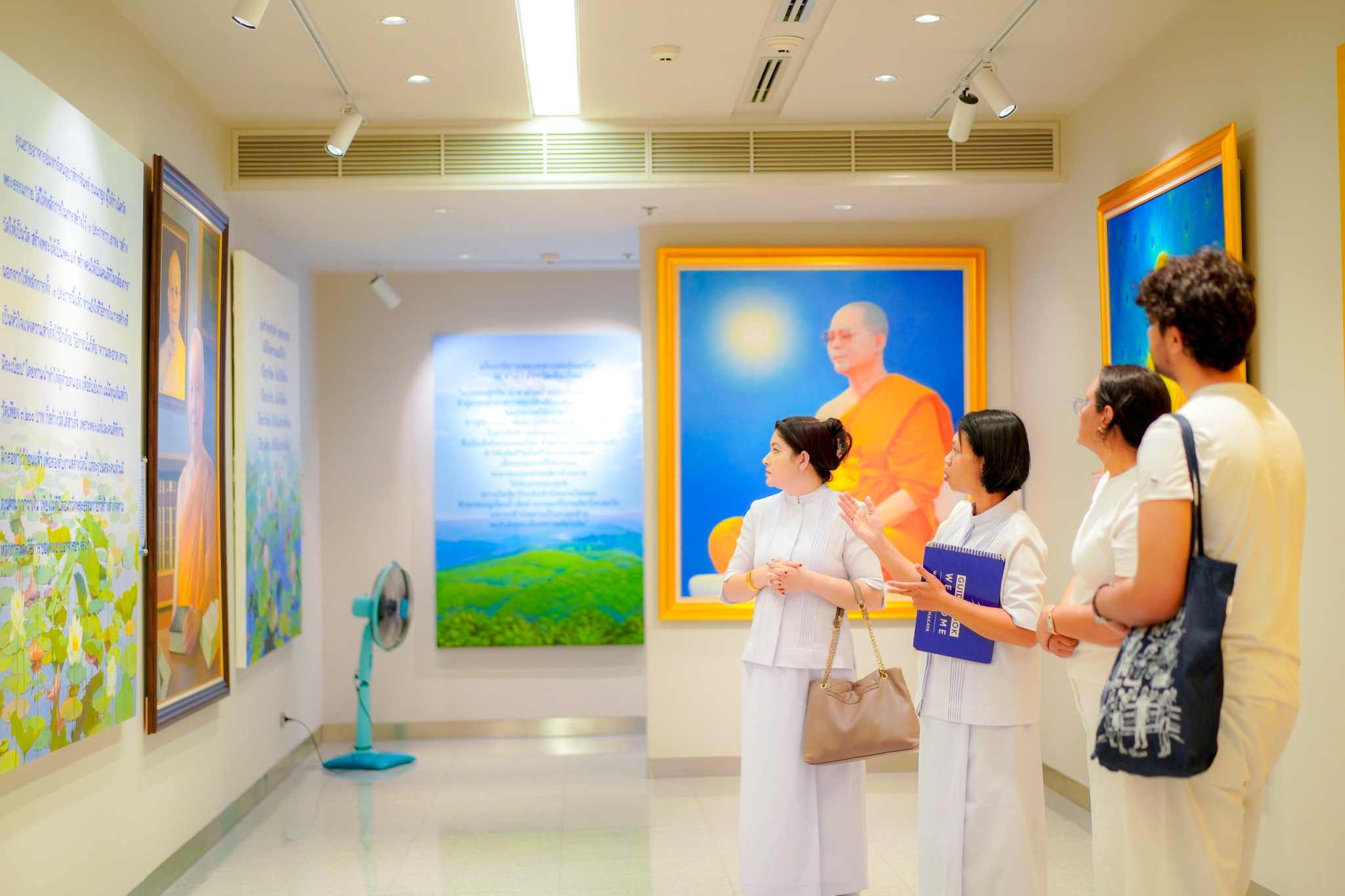 ชาวบังกลาเทศ เดินทางมาเยี่ยมชมวัดพระธรรมกาย