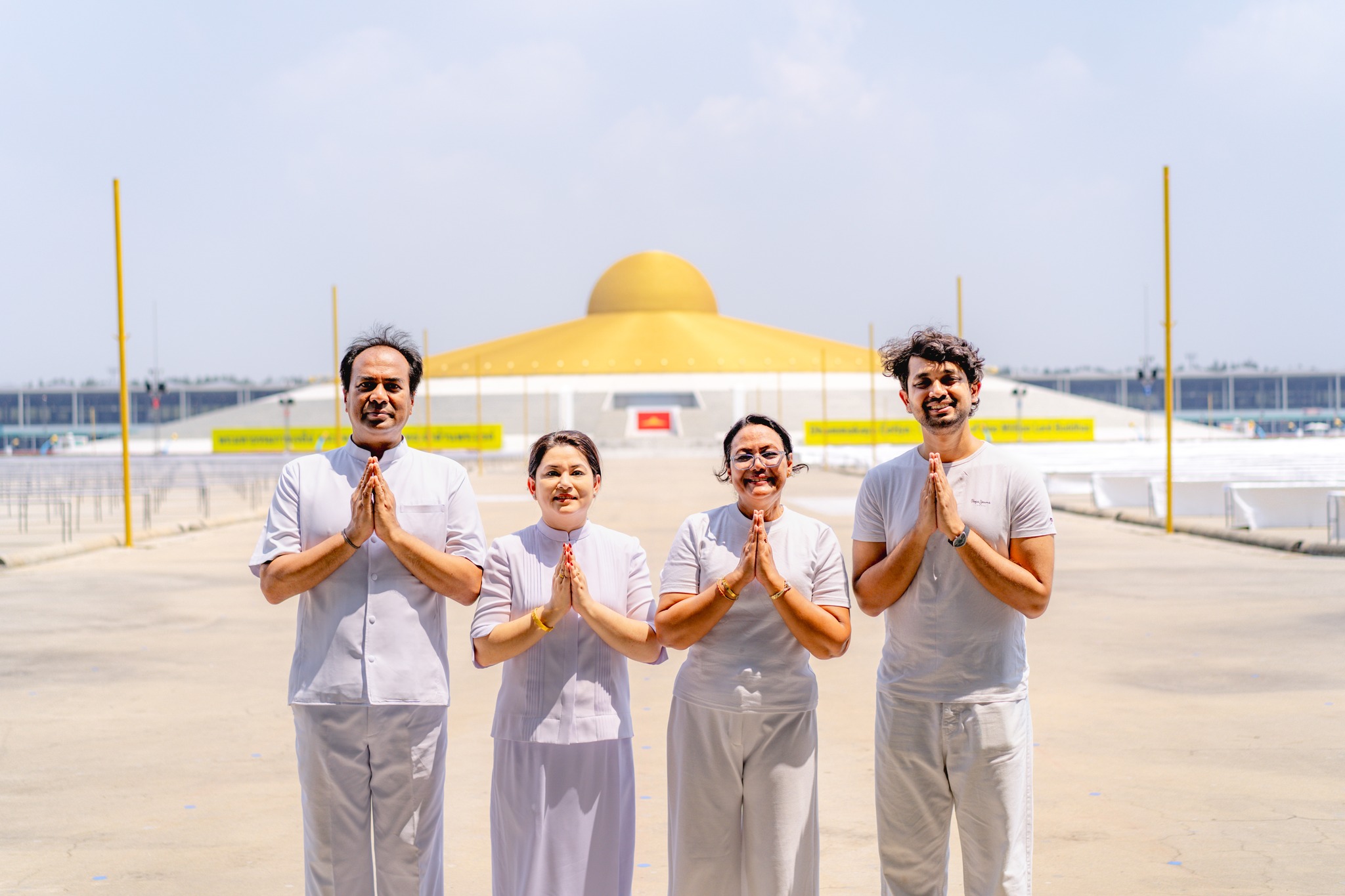 ชาวบังกลาเทศ เดินทางมาเยี่ยมชมวัดพระธรรมกาย