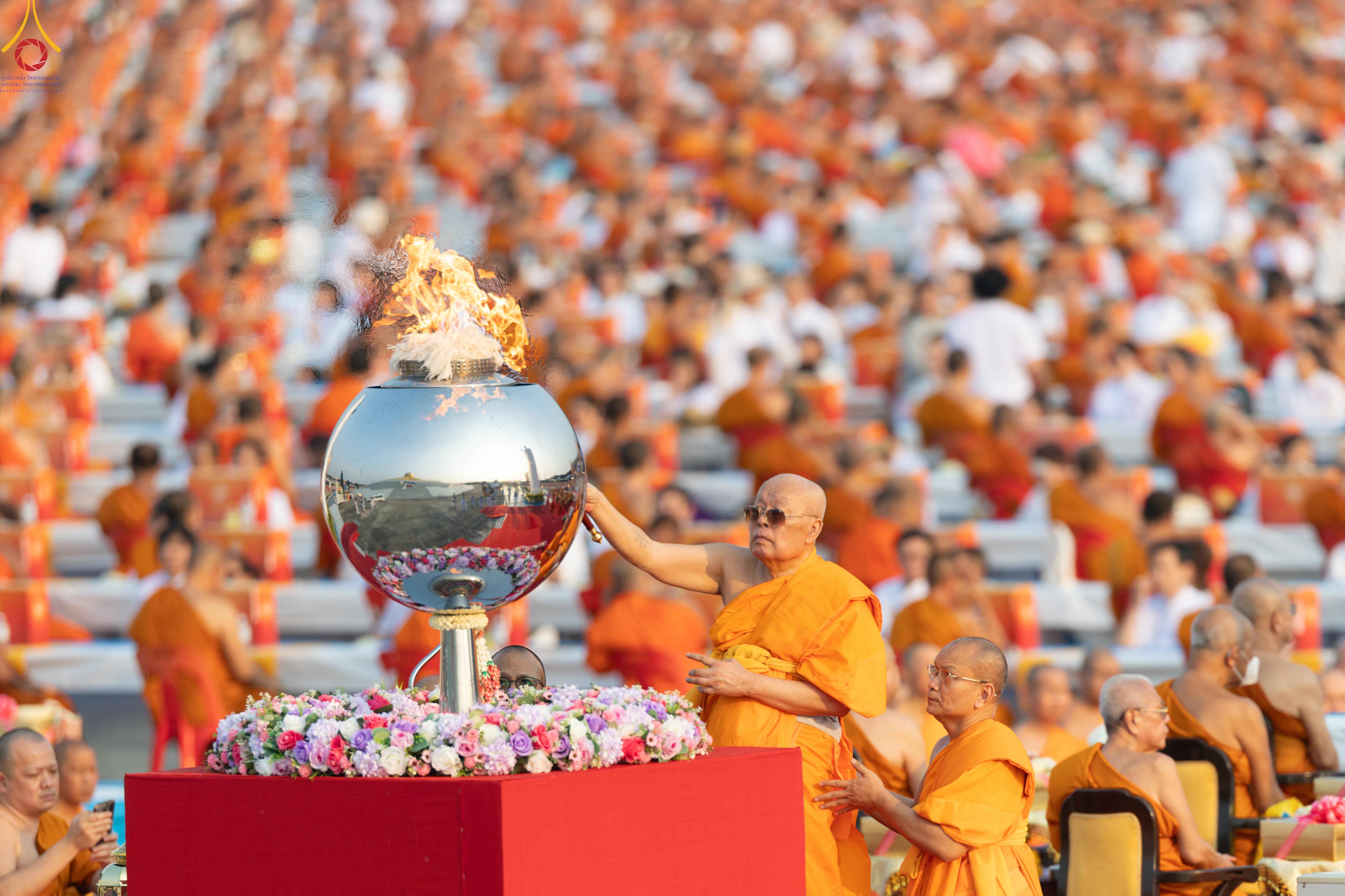 วัดพระธรรมกาย จัดพิธีถวายมหาสังฆทาน 40,000 กว่าวัดทั่วประเทศเนื่องในวันคุ้มครองโลก