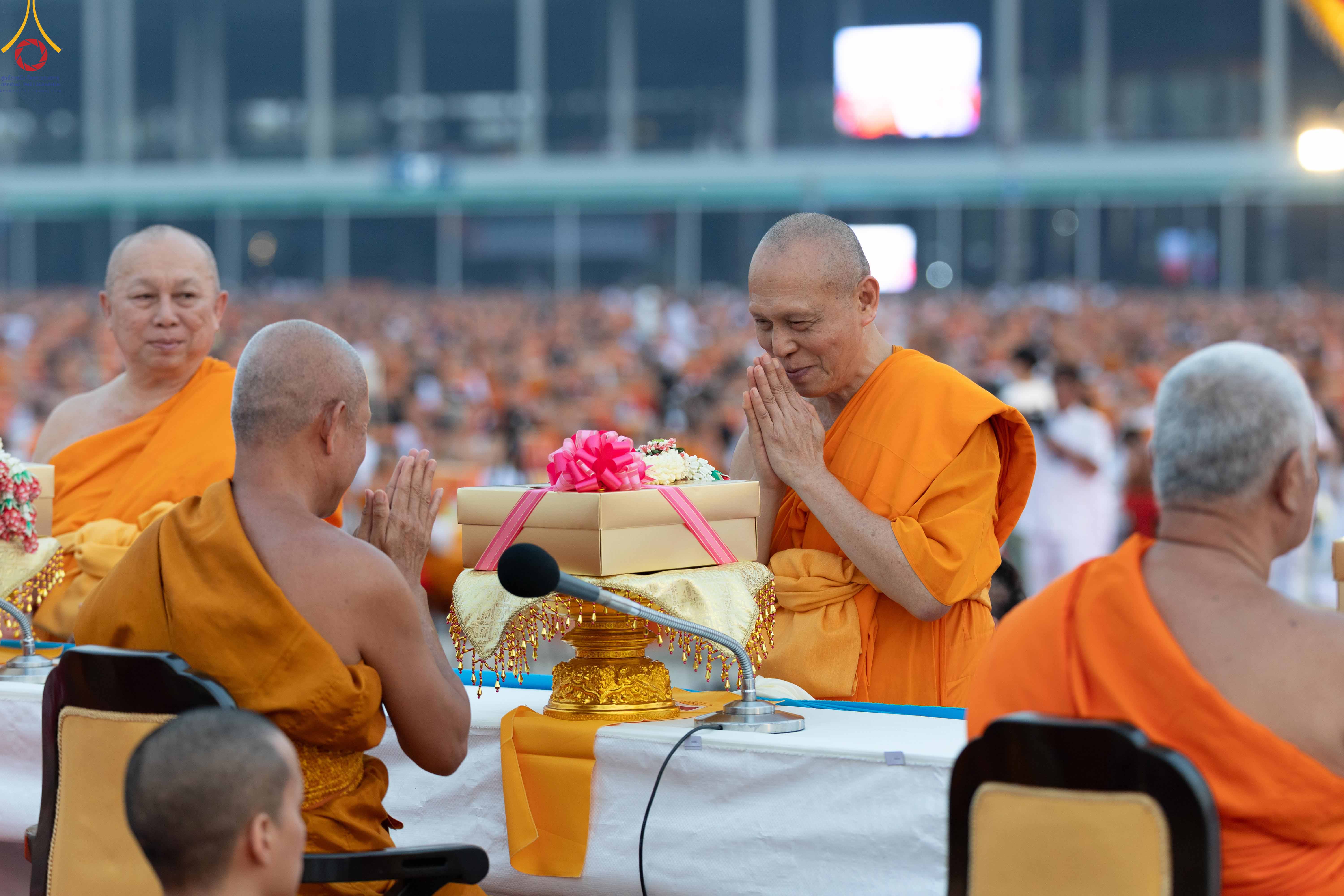 วัดพระธรรมกาย จัดพิธีถวายมหาสังฆทาน 40,000 กว่าวัดทั่วประเทศเนื่องในวันคุ้มครองโลก