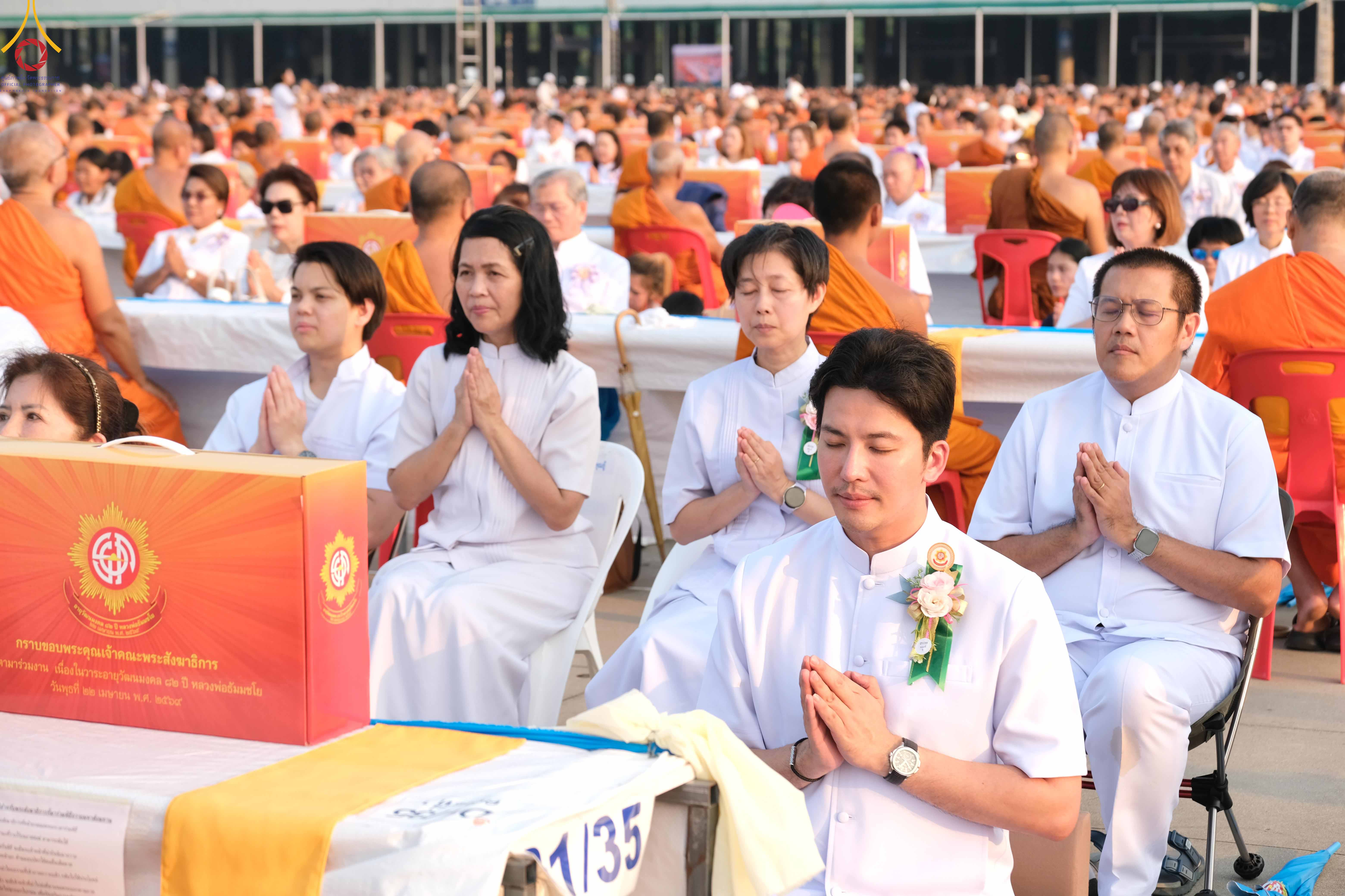 วัดพระธรรมกาย จัดพิธีถวายมหาสังฆทาน 40,000 กว่าวัดทั่วประเทศเนื่องในวันคุ้มครองโลก