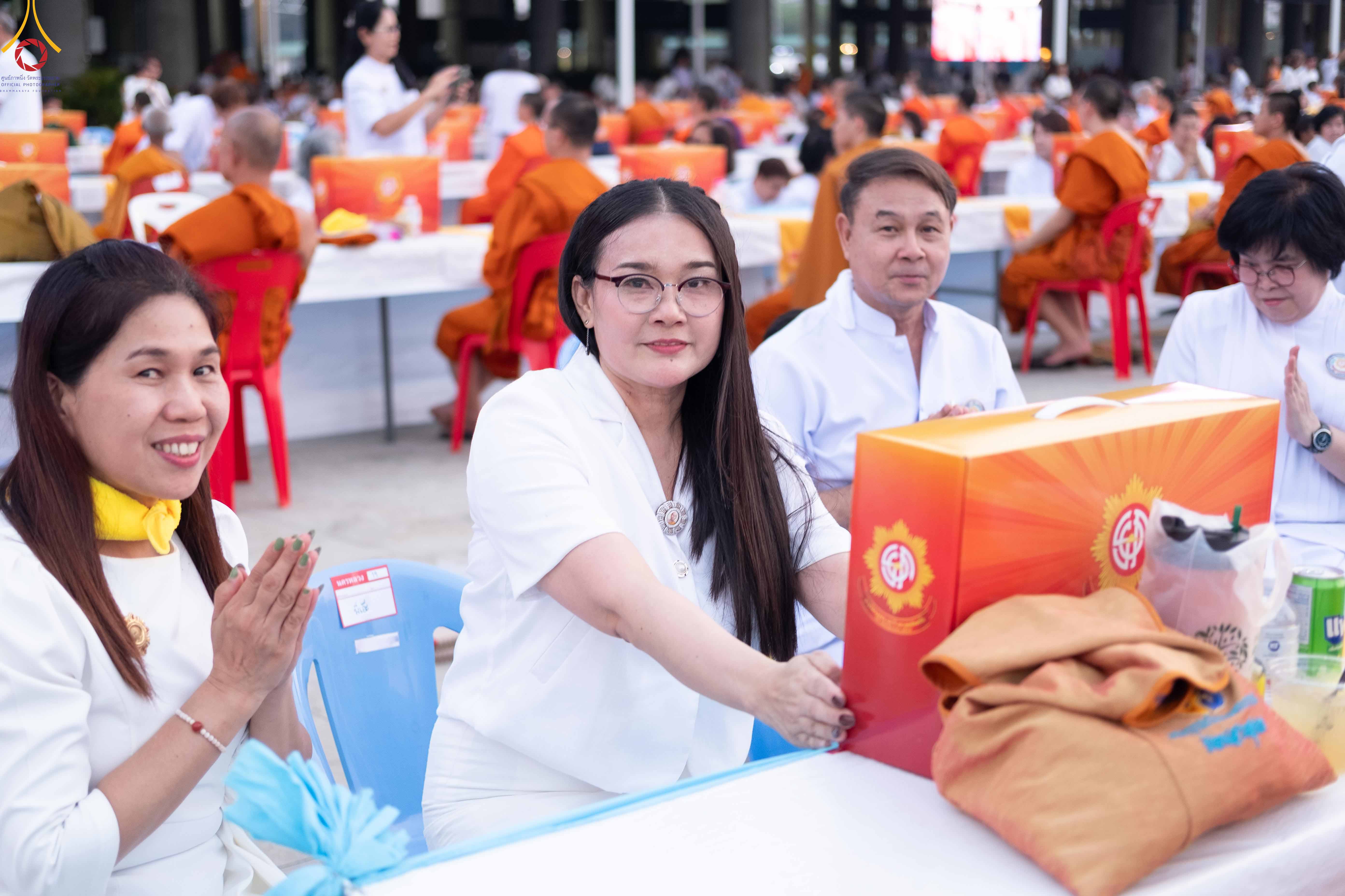 วัดพระธรรมกาย จัดพิธีถวายมหาสังฆทาน 40,000 กว่าวัดทั่วประเทศเนื่องในวันคุ้มครองโลก