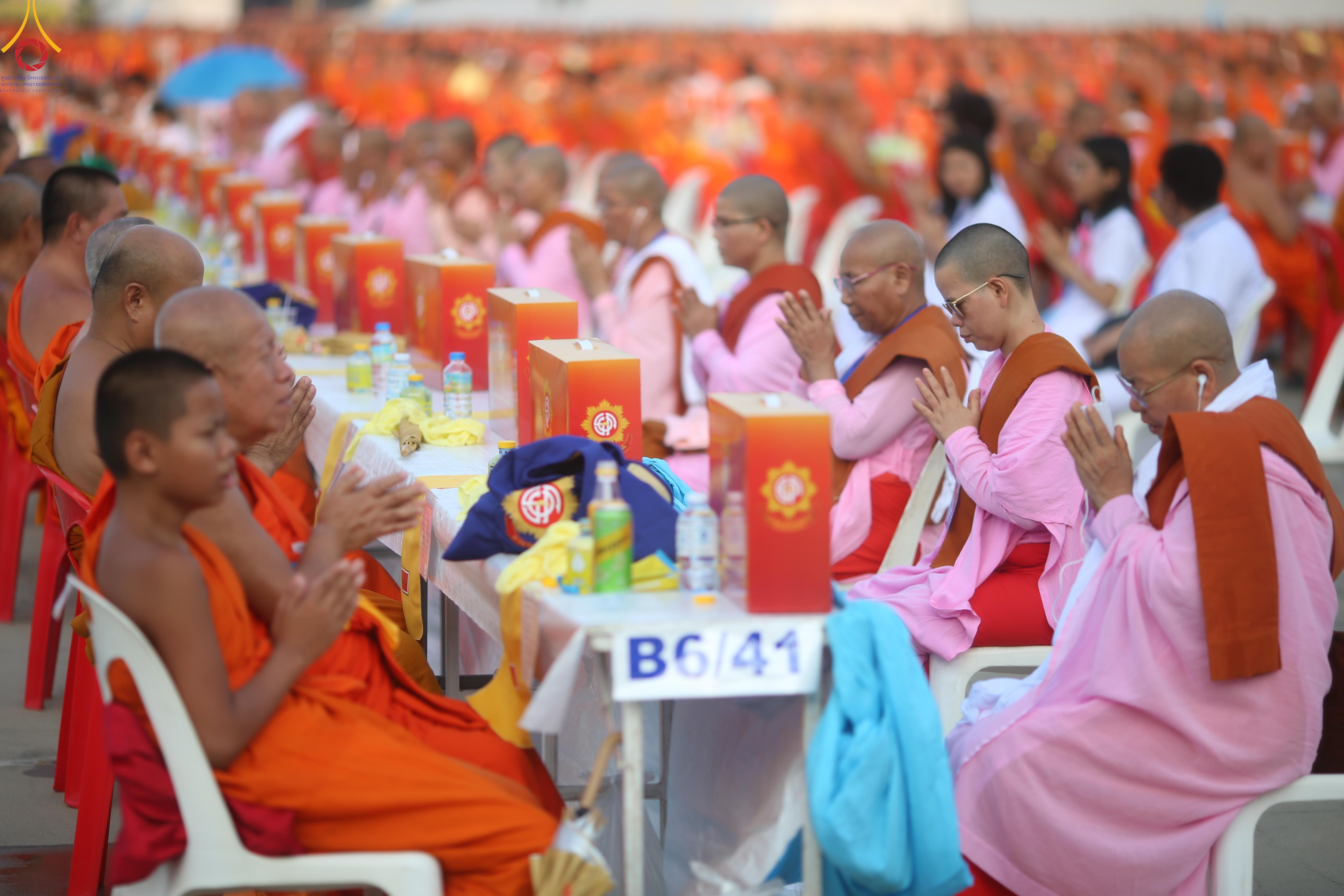 วัดพระธรรมกาย จัดพิธีถวายมหาสังฆทาน 40,000 กว่าวัดทั่วประเทศเนื่องในวันคุ้มครองโลก