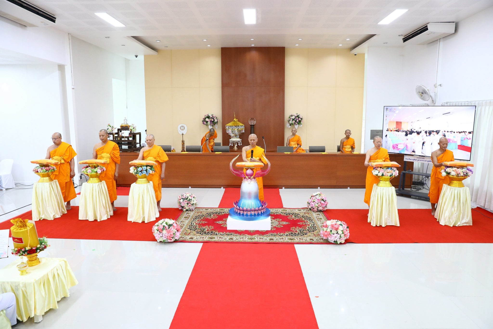 พิธีทอดผ้าป่าและถวายสังฆทานสามเณรในโครงการบรรพชาสามเณรฟื้นฟูพระพุทธศาสนาทั่วไทย ณ ศูนย์ปฏิบัติธรรม ธรรมธารา สายไหม