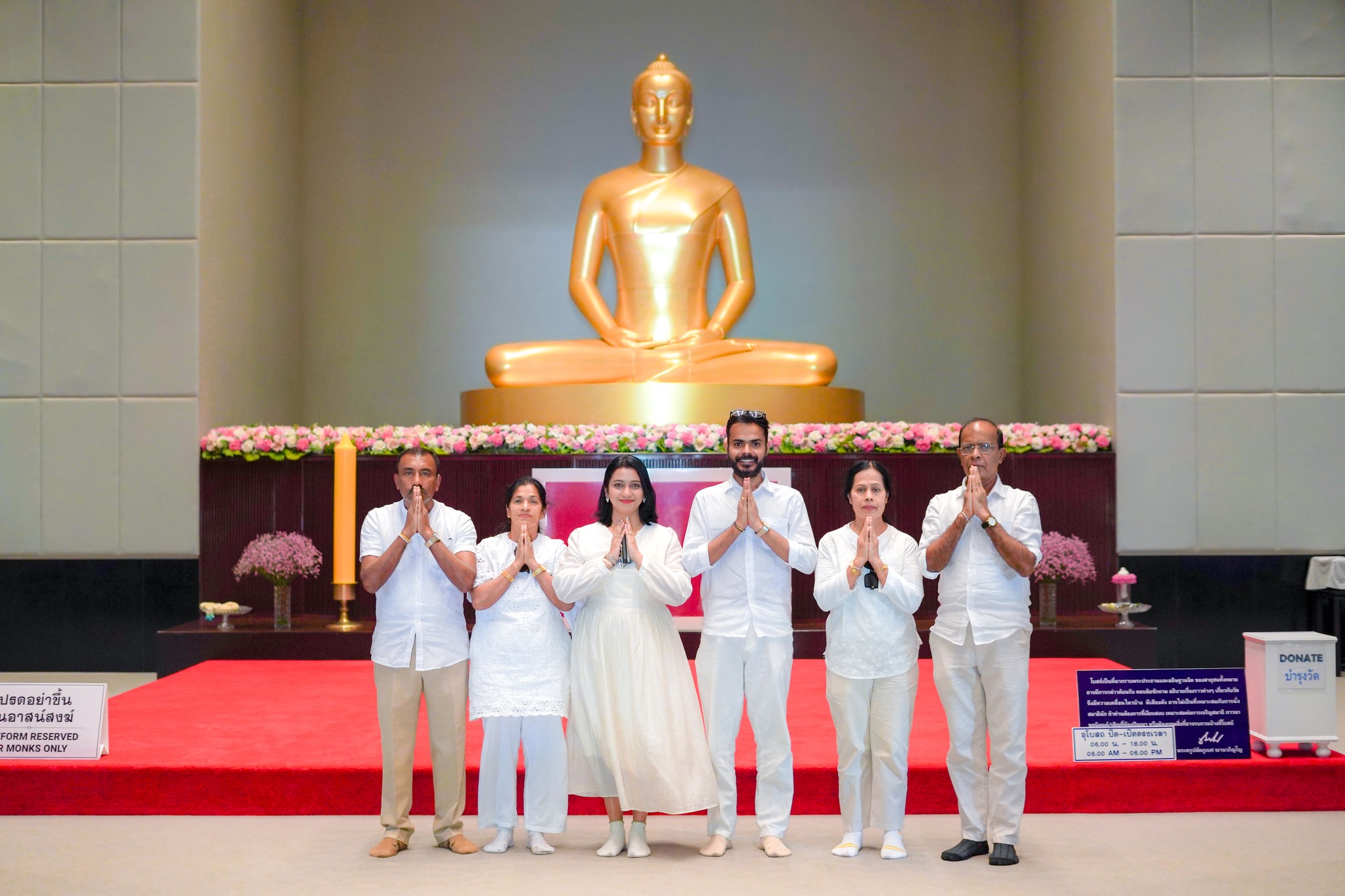 ชาวศรีลังกา เดินทางมาเยี่ยมชมวัดพระธรรมกาย