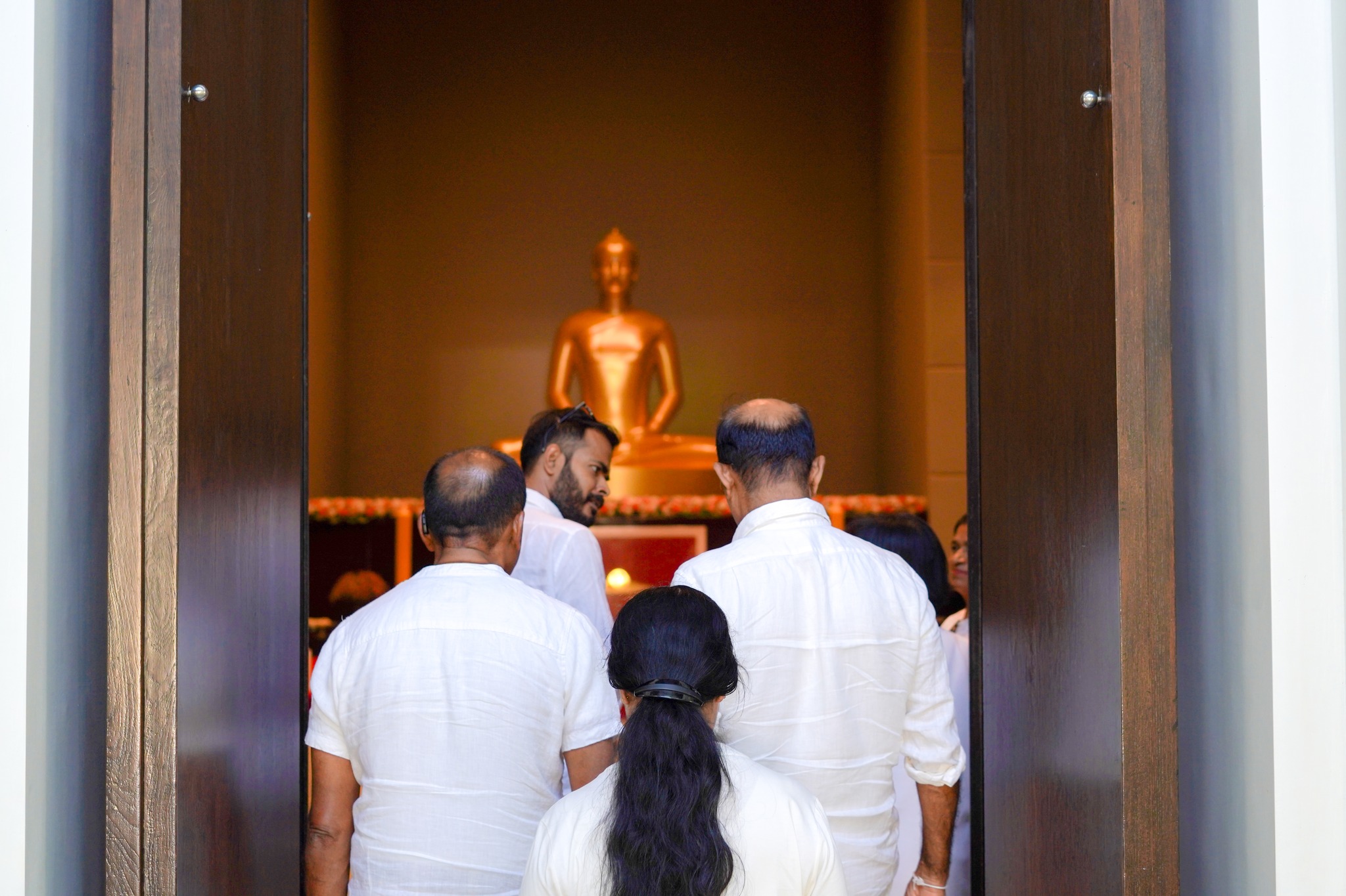 ชาวศรีลังกา เดินทางมาเยี่ยมชมวัดพระธรรมกาย