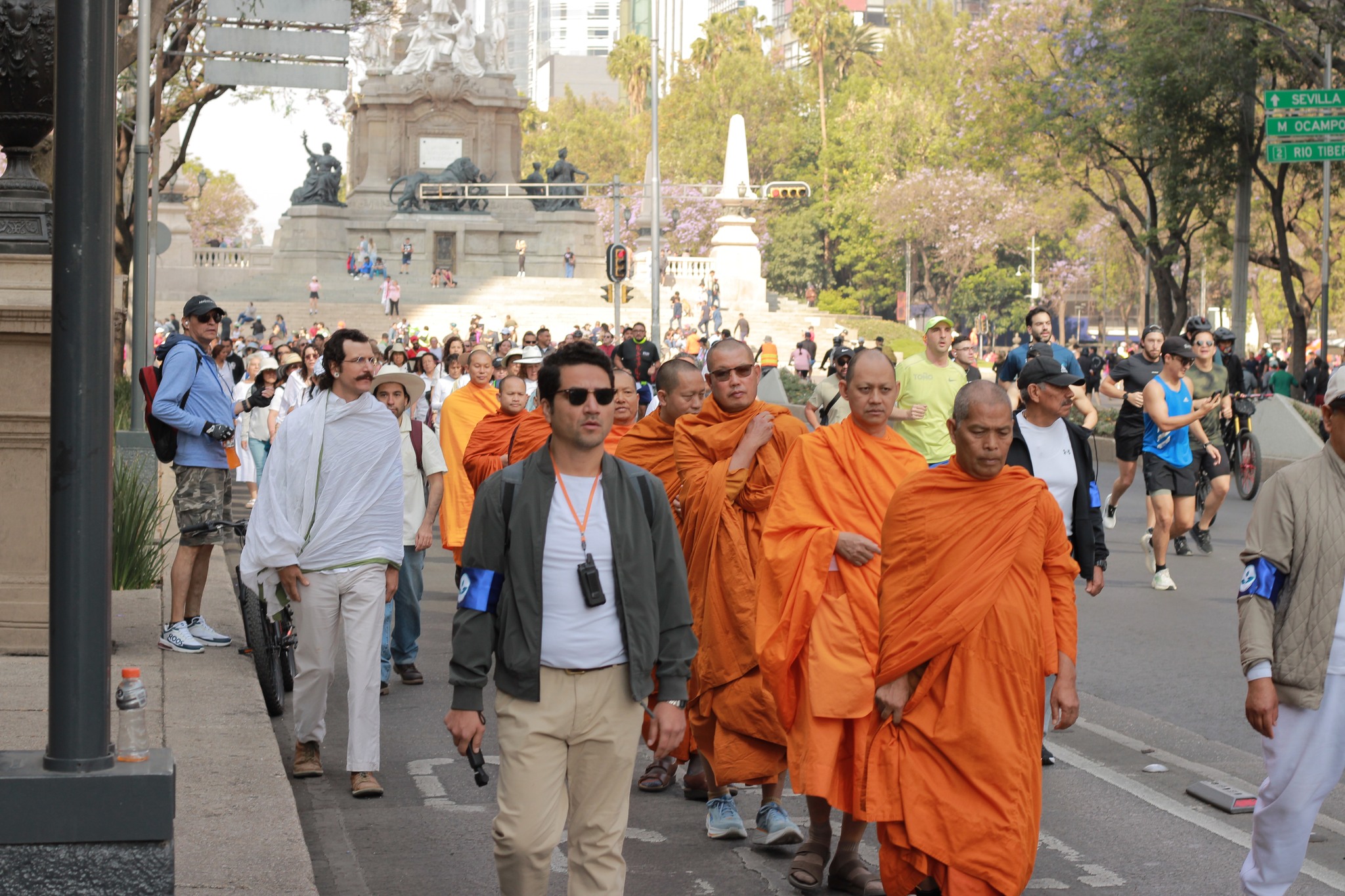 The First Pilgrimage of Thai Monks in Mexico