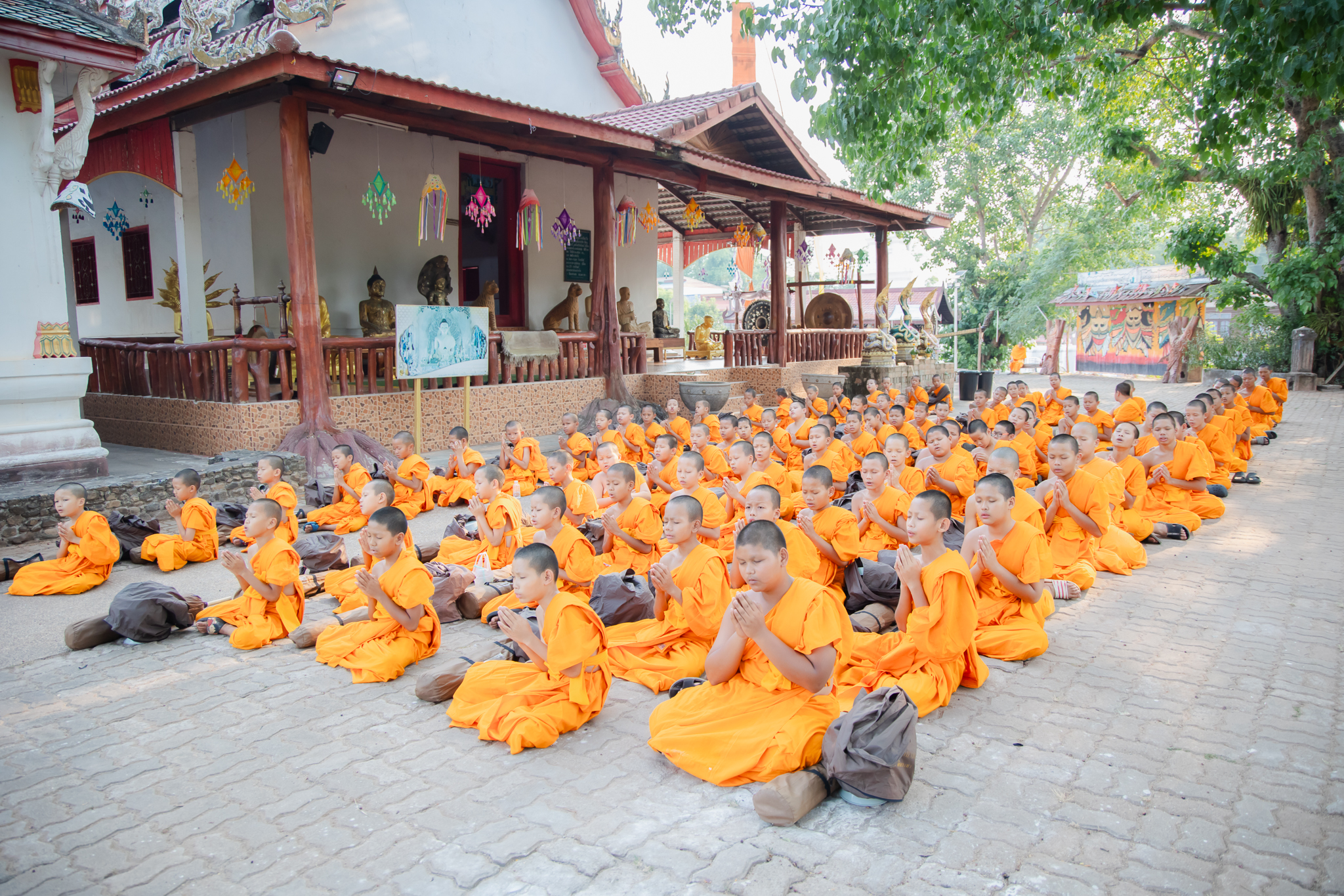สามเณรภาคฤดูร้อน ศูนย์ปฏิบัติธรรมแก้วเมืองเลย ร่วมเดินธุดงค์จากใจกลางเมือง ด่านซ้ายมุ่งสู่บ้านนาดี