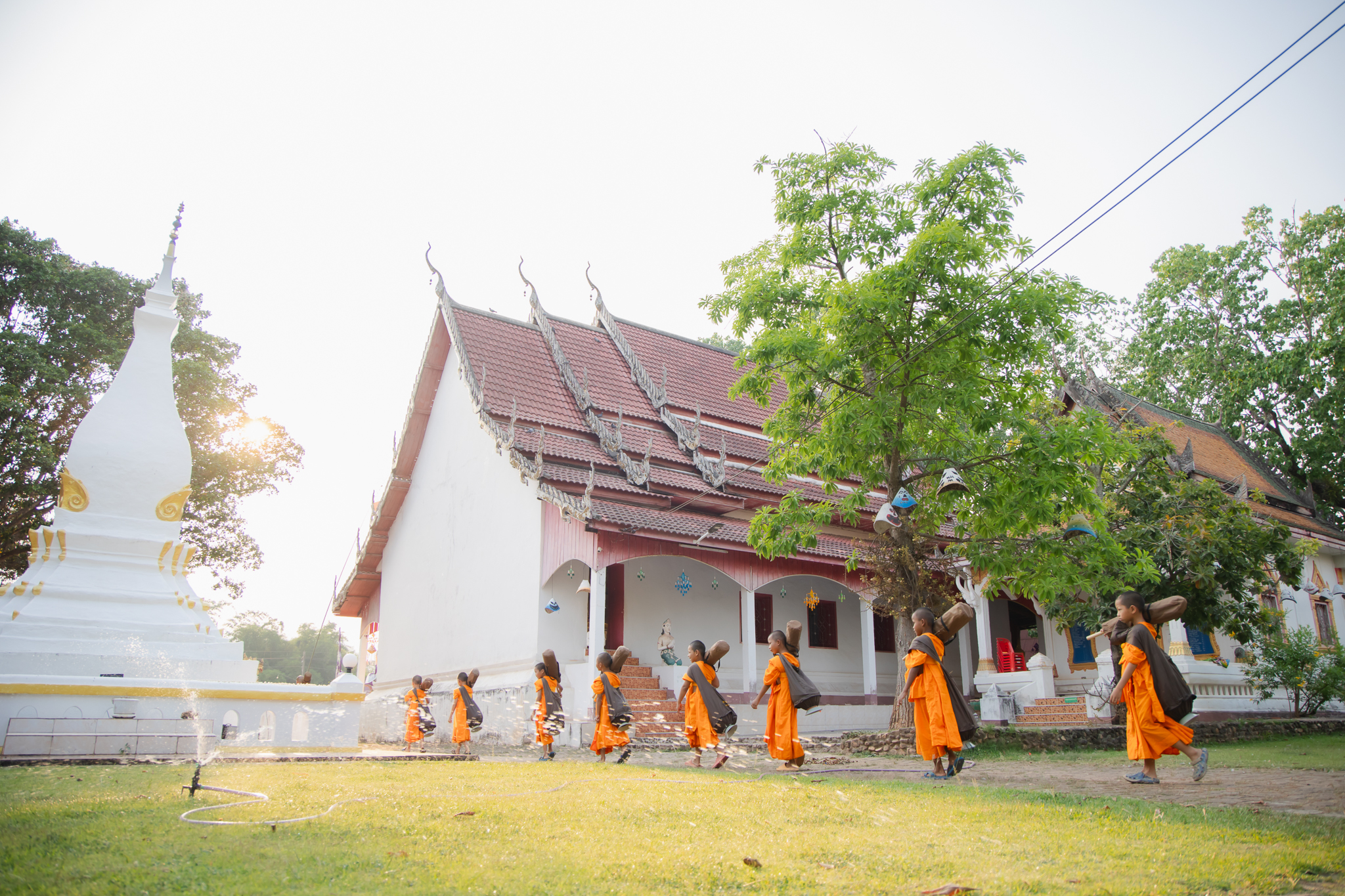 สามเณรภาคฤดูร้อน ศูนย์ปฏิบัติธรรมแก้วเมืองเลย ร่วมเดินธุดงค์จากใจกลางเมือง ด่านซ้ายมุ่งสู่บ้านนาดี