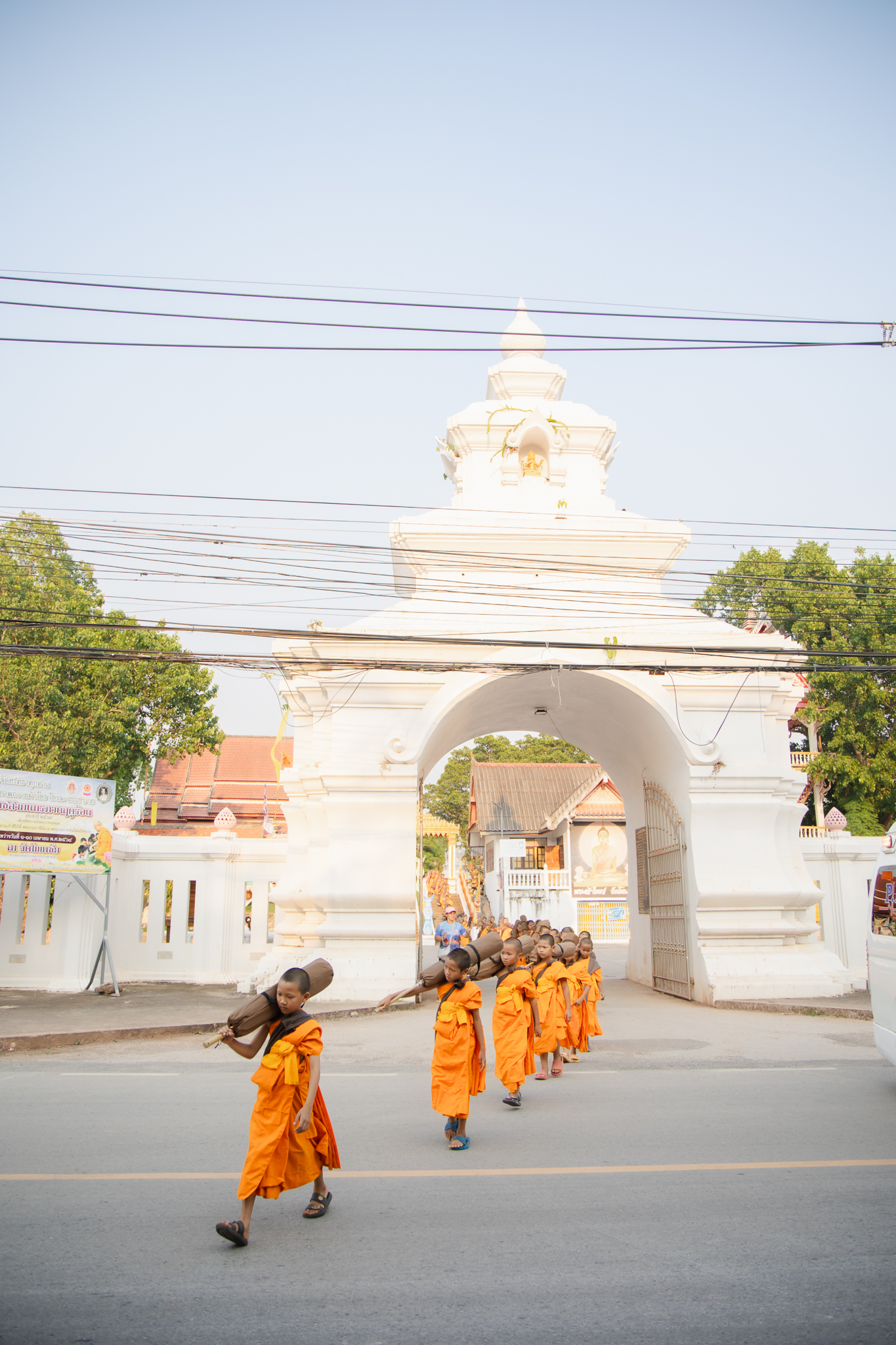 สามเณรภาคฤดูร้อน ศูนย์ปฏิบัติธรรมแก้วเมืองเลย ร่วมเดินธุดงค์จากใจกลางเมือง ด่านซ้ายมุ่งสู่บ้านนาดี