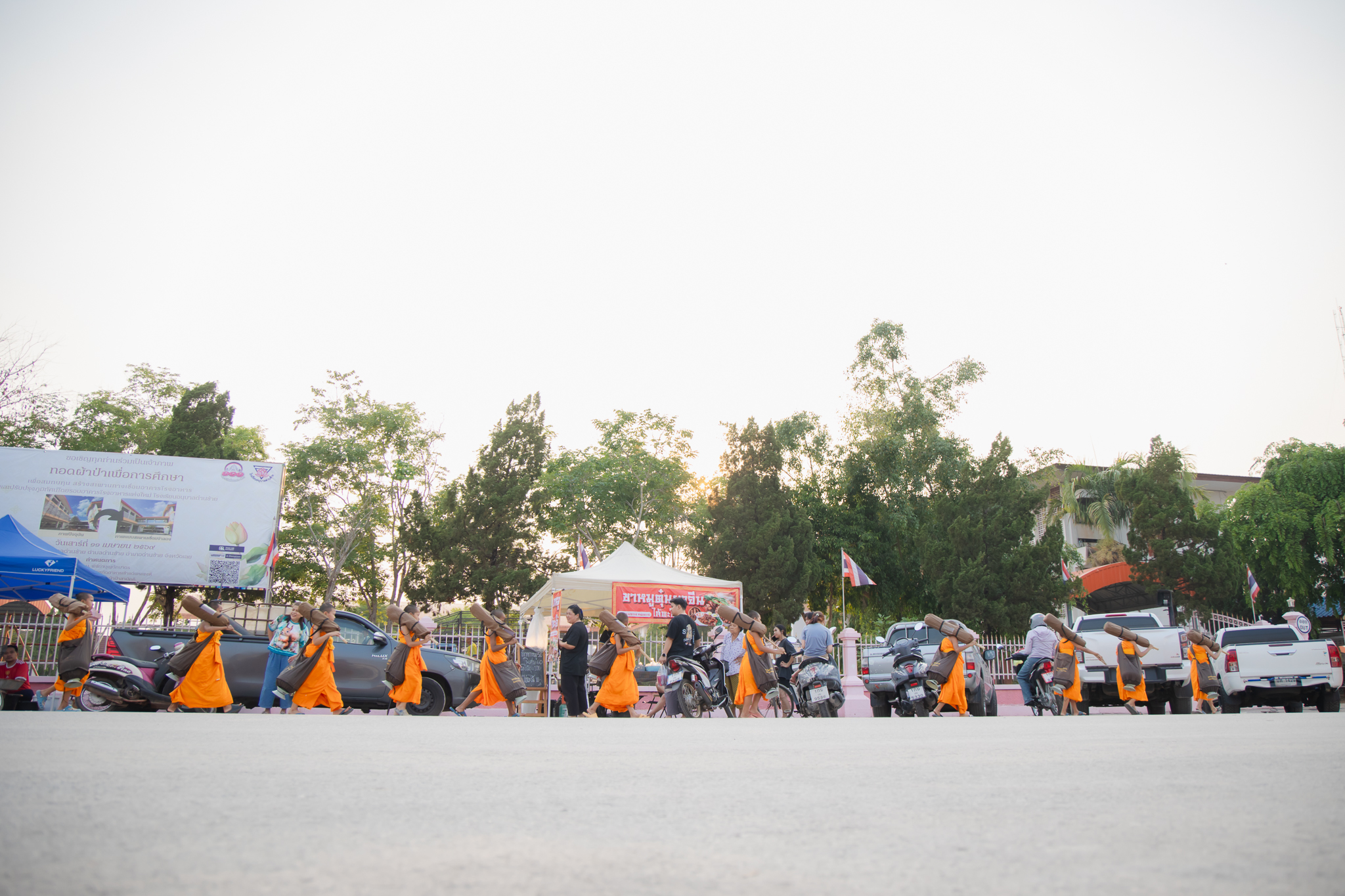 สามเณรภาคฤดูร้อน ศูนย์ปฏิบัติธรรมแก้วเมืองเลย ร่วมเดินธุดงค์จากใจกลางเมือง ด่านซ้ายมุ่งสู่บ้านนาดี