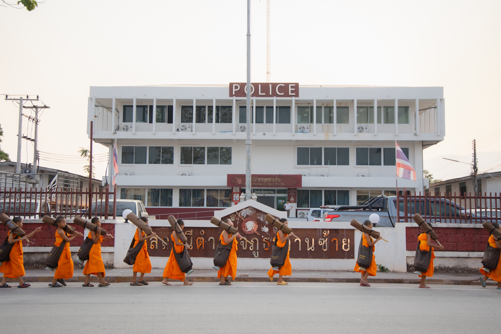 สามเณรภาคฤดูร้อน ศูนย์ปฏิบัติธรรมแก้วเมืองเลย ร่วมเดินธุดงค์จากใจกลางเมือง ด่านซ้ายมุ่งสู่บ้านนาดี