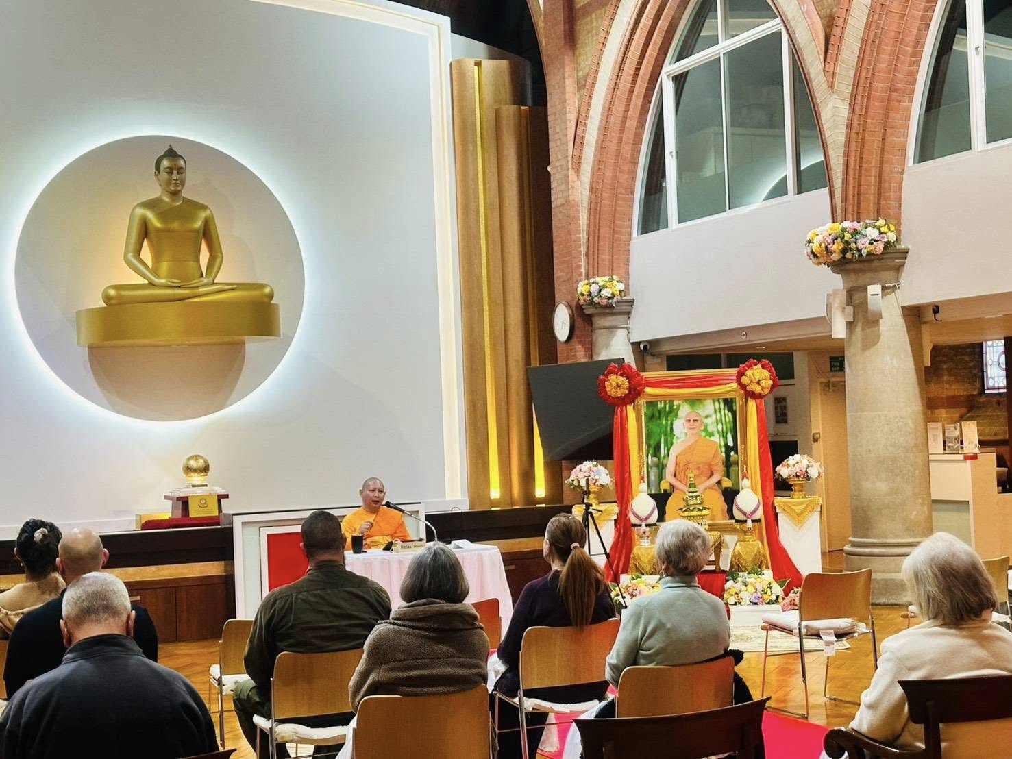 วัดพระธรรมกายลอนดอน จัดคลาสสมาธิแก่ชาวท้องถิ่น