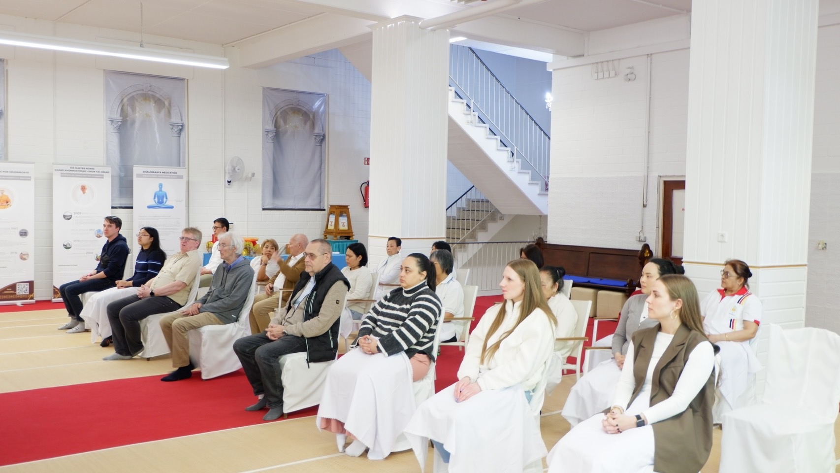 วัดพุทธนอร์ดไรน์ เวสฟาเลน จัดปฏิบัติธรรมชาวท้องถิ่น