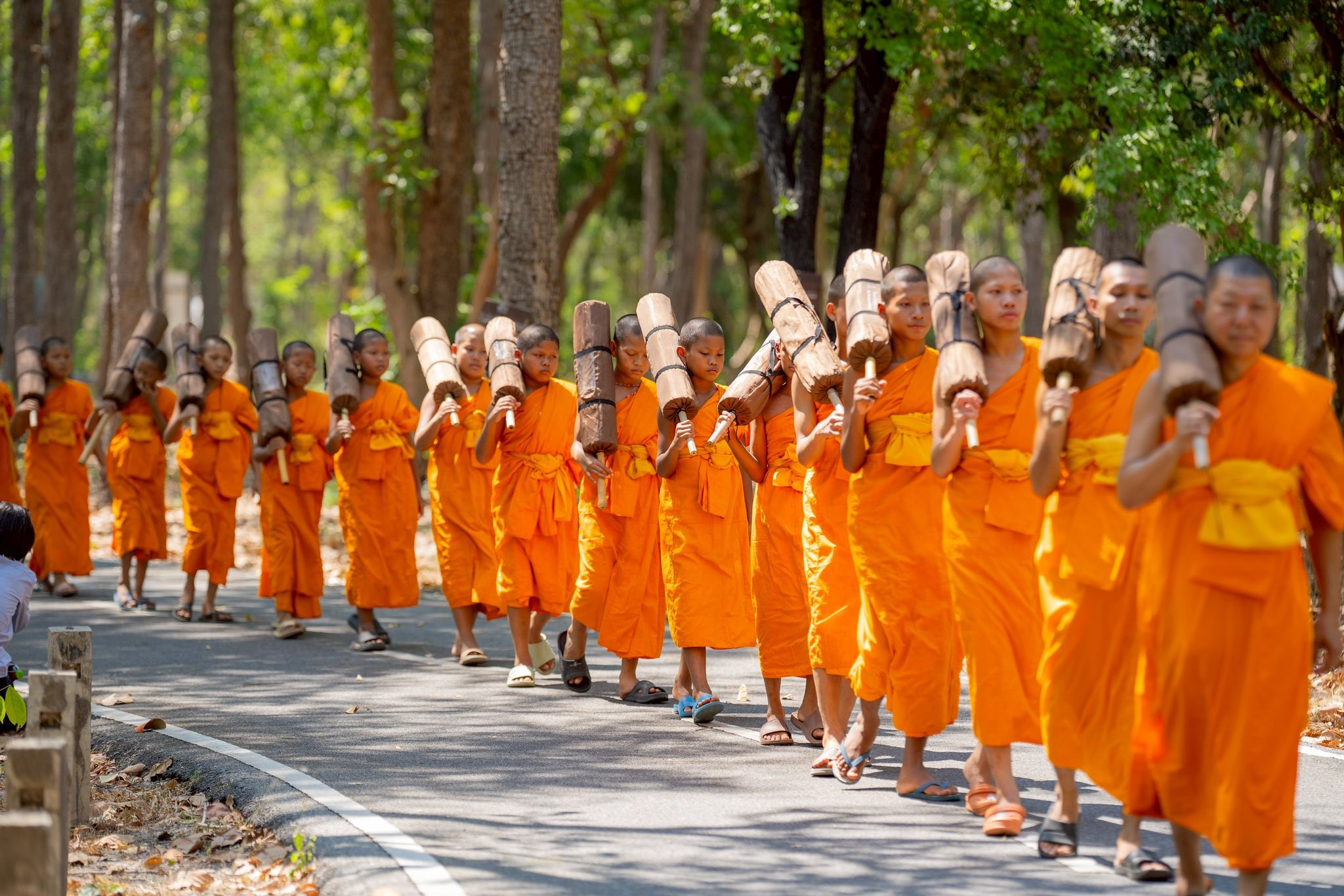 ศูนย์อบรมเยาวชนกาญจนบุรี จัดเดินธรรมยาตราโครงการบรรพชาสามเณรฟื้นฟูพระพุทธศาสนาทั่วไทย