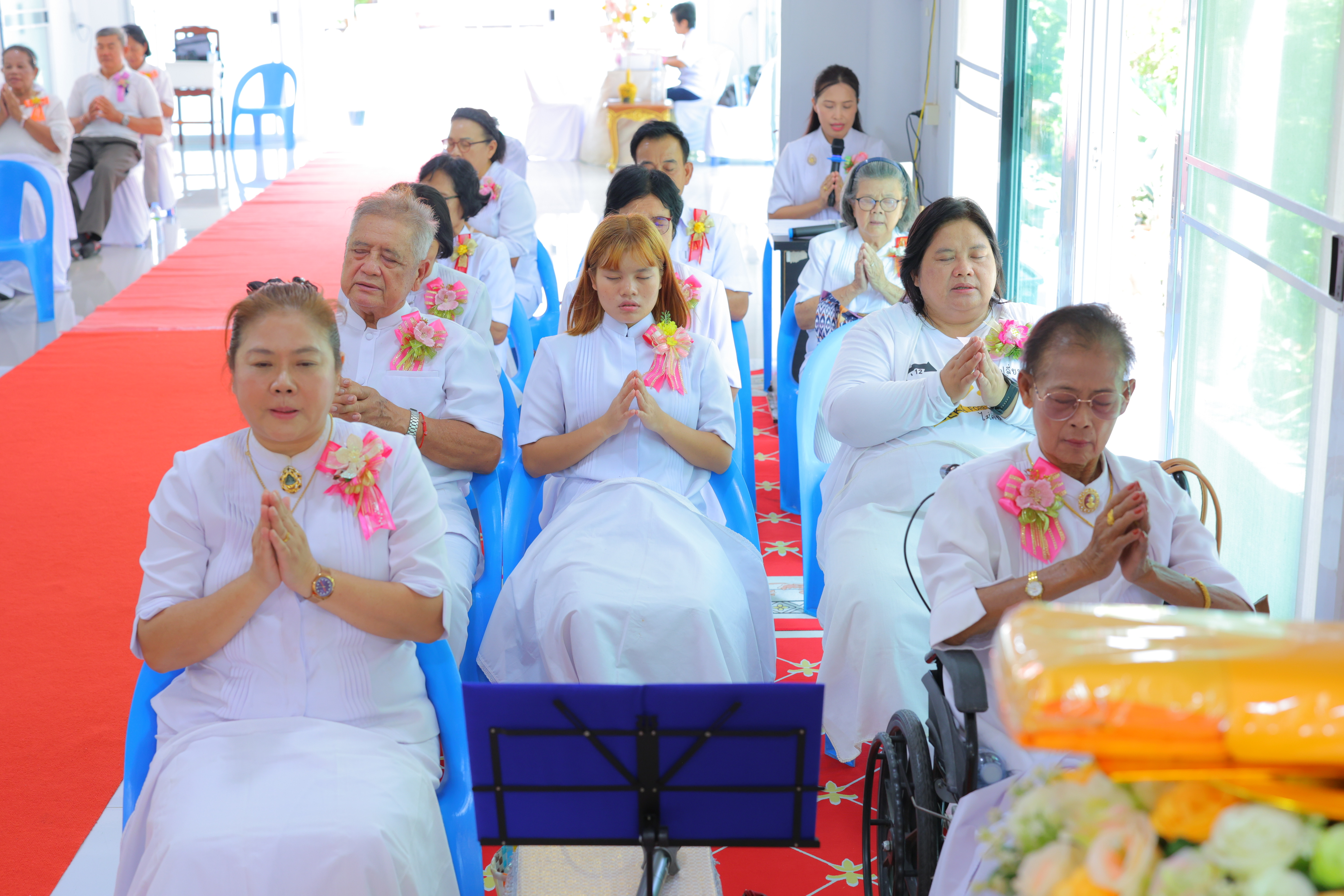 คณะเจ้าภาพร่วมทอดผ้าป่าสามัคคี เพื่อสร้างทุกสิ่ง ณ ศูนย์ปฏิบัติธรรมอัมพวา