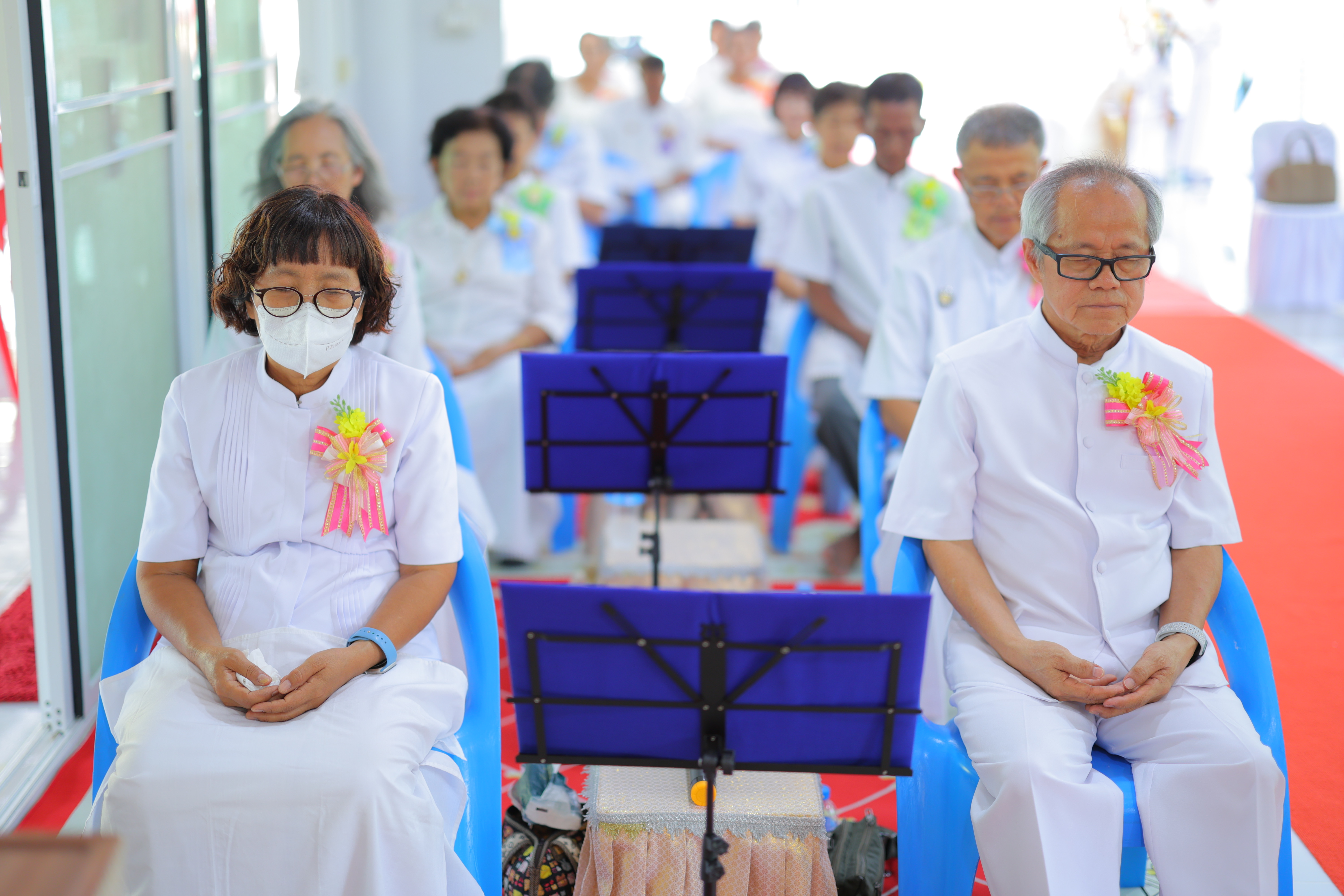 คณะเจ้าภาพร่วมทอดผ้าป่าสามัคคี เพื่อสร้างทุกสิ่ง ณ ศูนย์ปฏิบัติธรรมอัมพวา