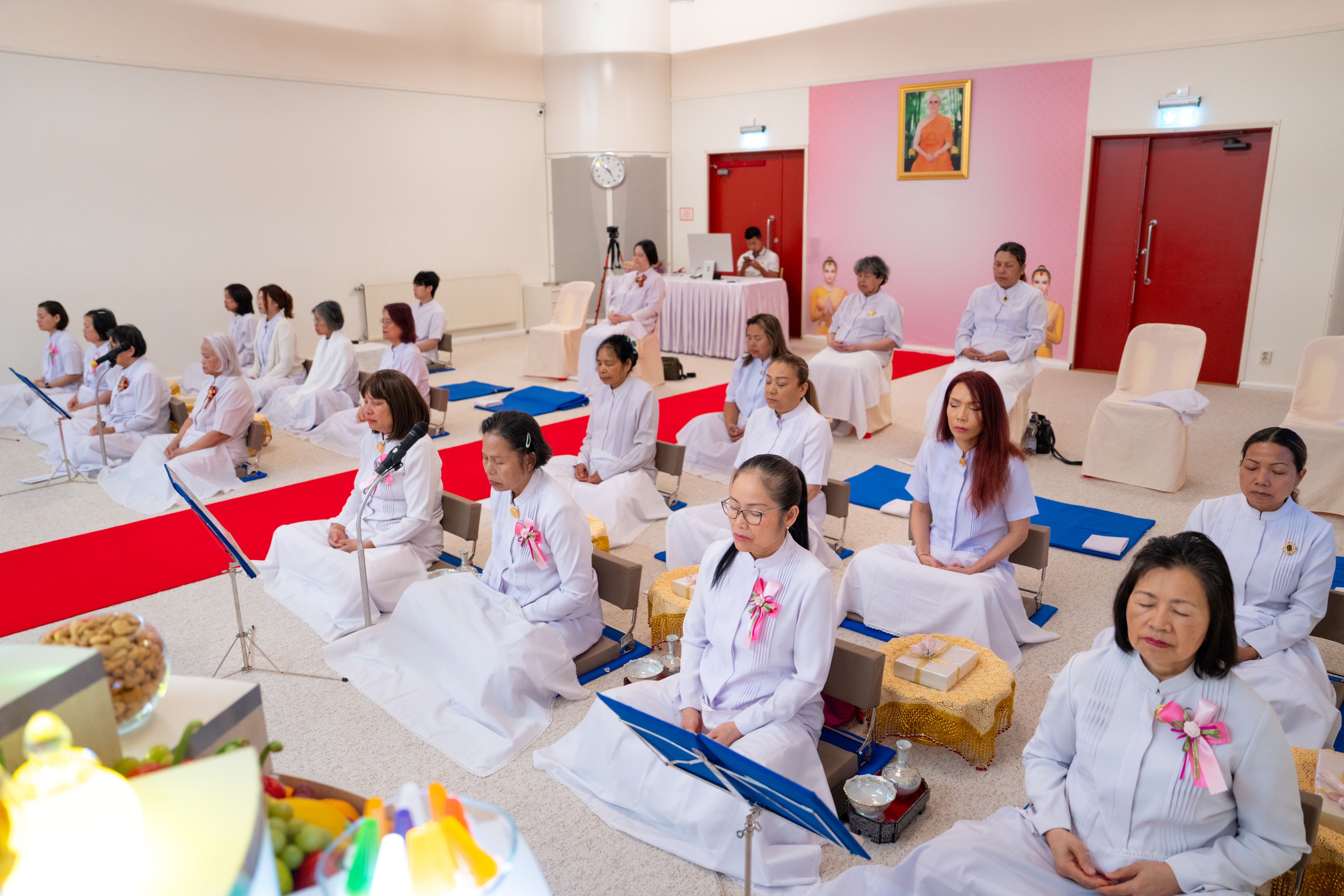 วัดพระธรรมกายสตอกโฮล์ม จัดงานบุญพิธีบูชาข้าวพระ