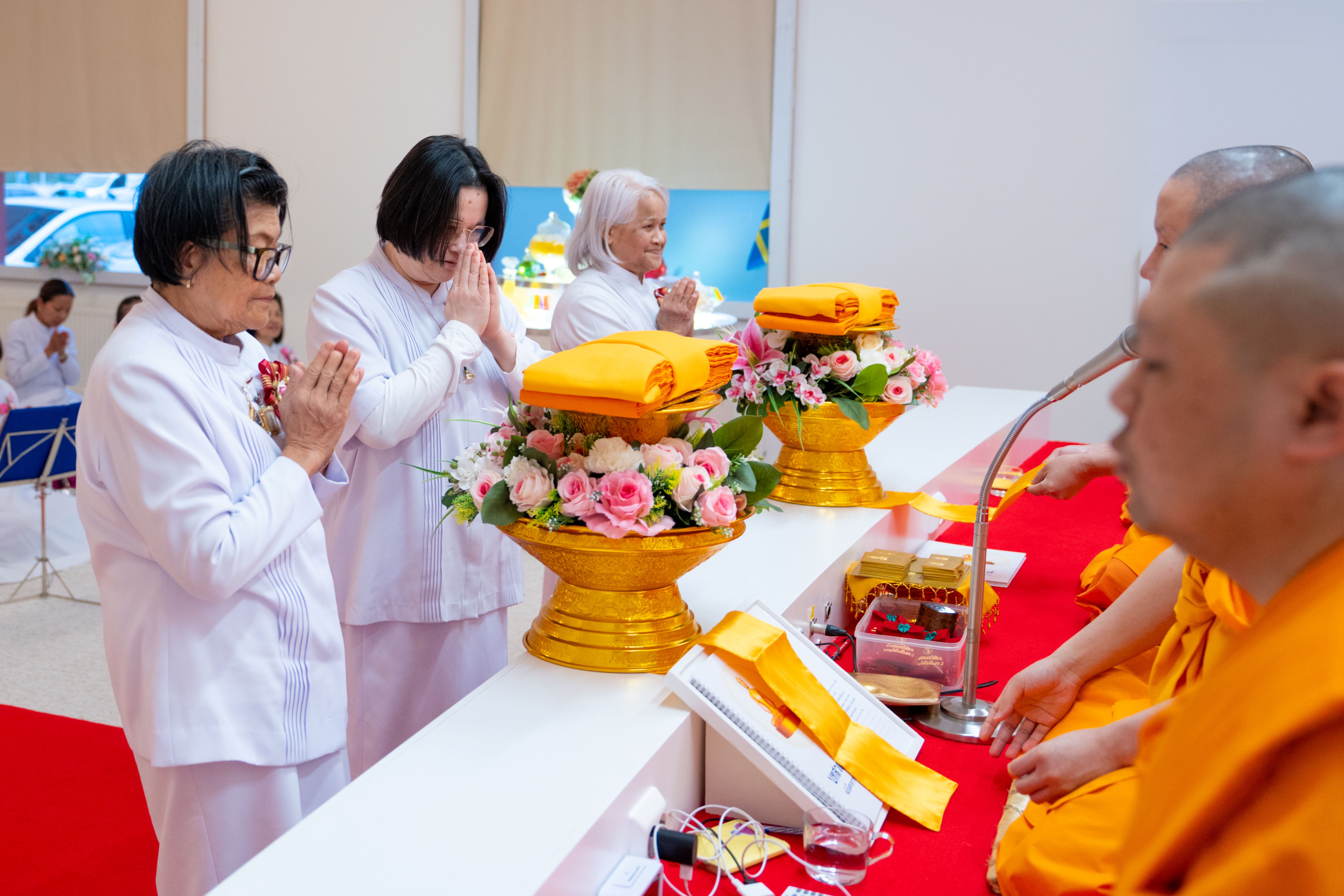 วัดพระธรรมกายสตอกโฮล์ม จัดงานบุญพิธีบูชาข้าวพระ
