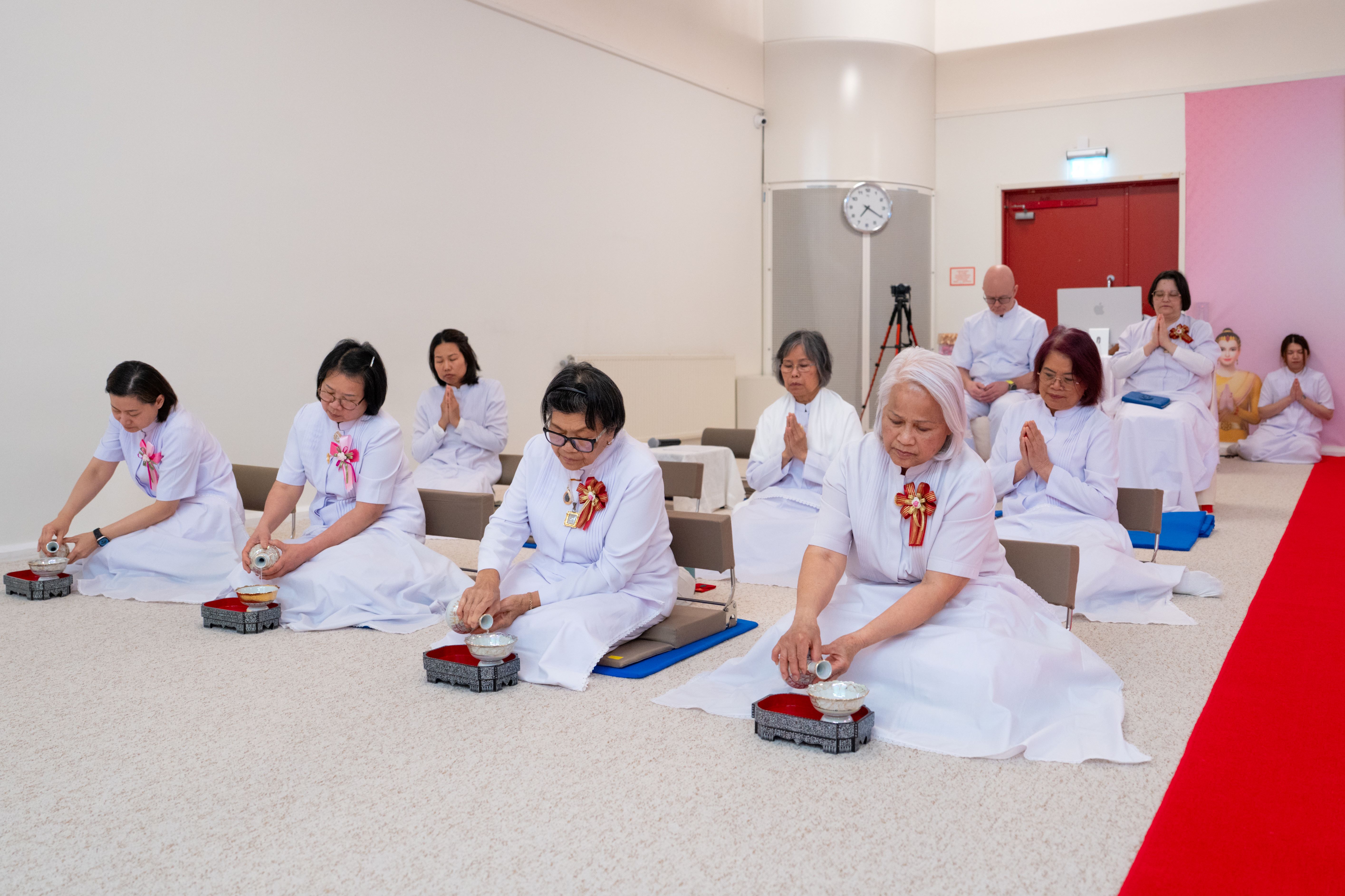 วัดพระธรรมกายสตอกโฮล์ม จัดงานบุญพิธีบูชาข้าวพระ