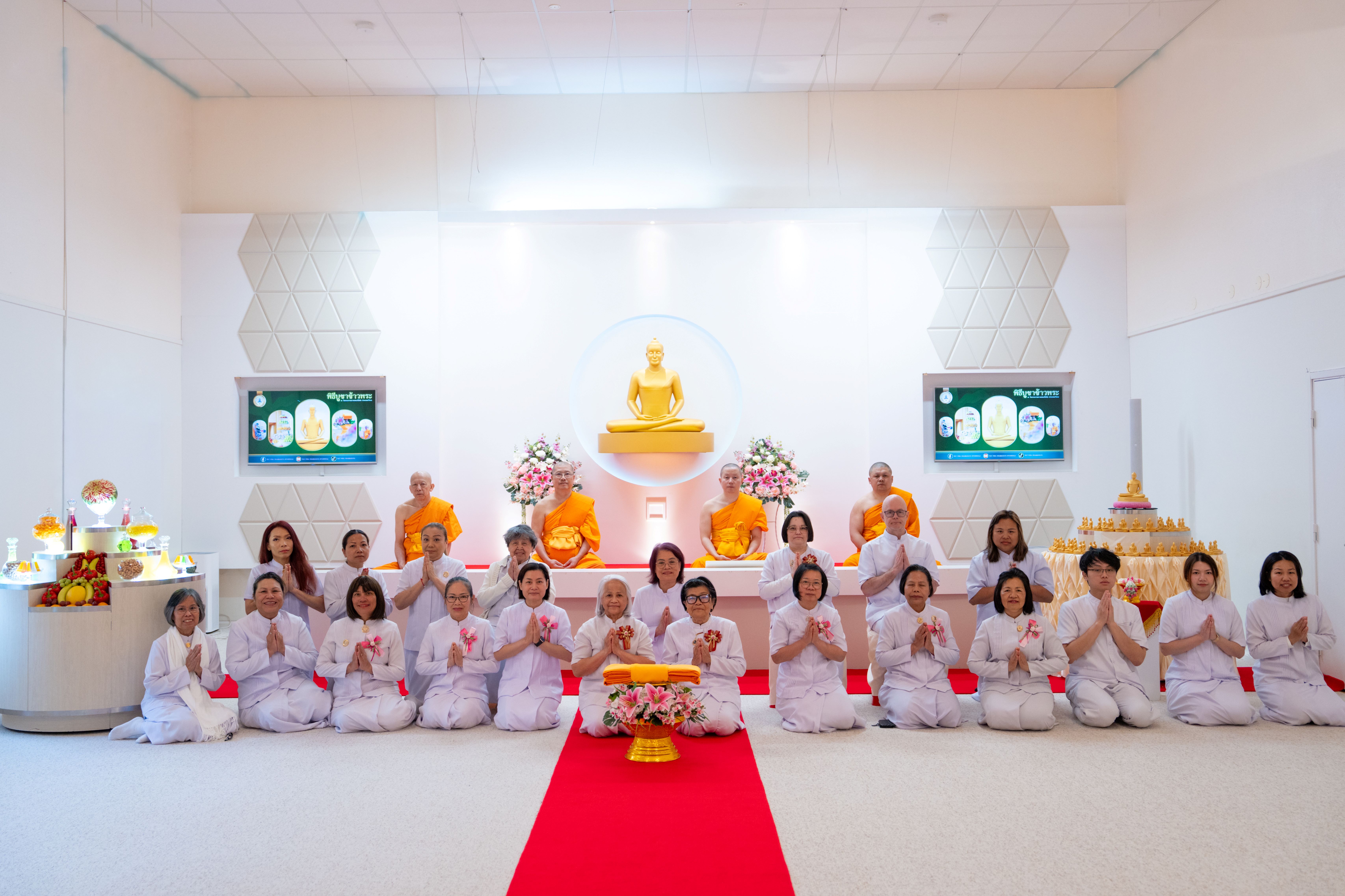 วัดพระธรรมกายสตอกโฮล์ม จัดงานบุญพิธีบูชาข้าวพระ