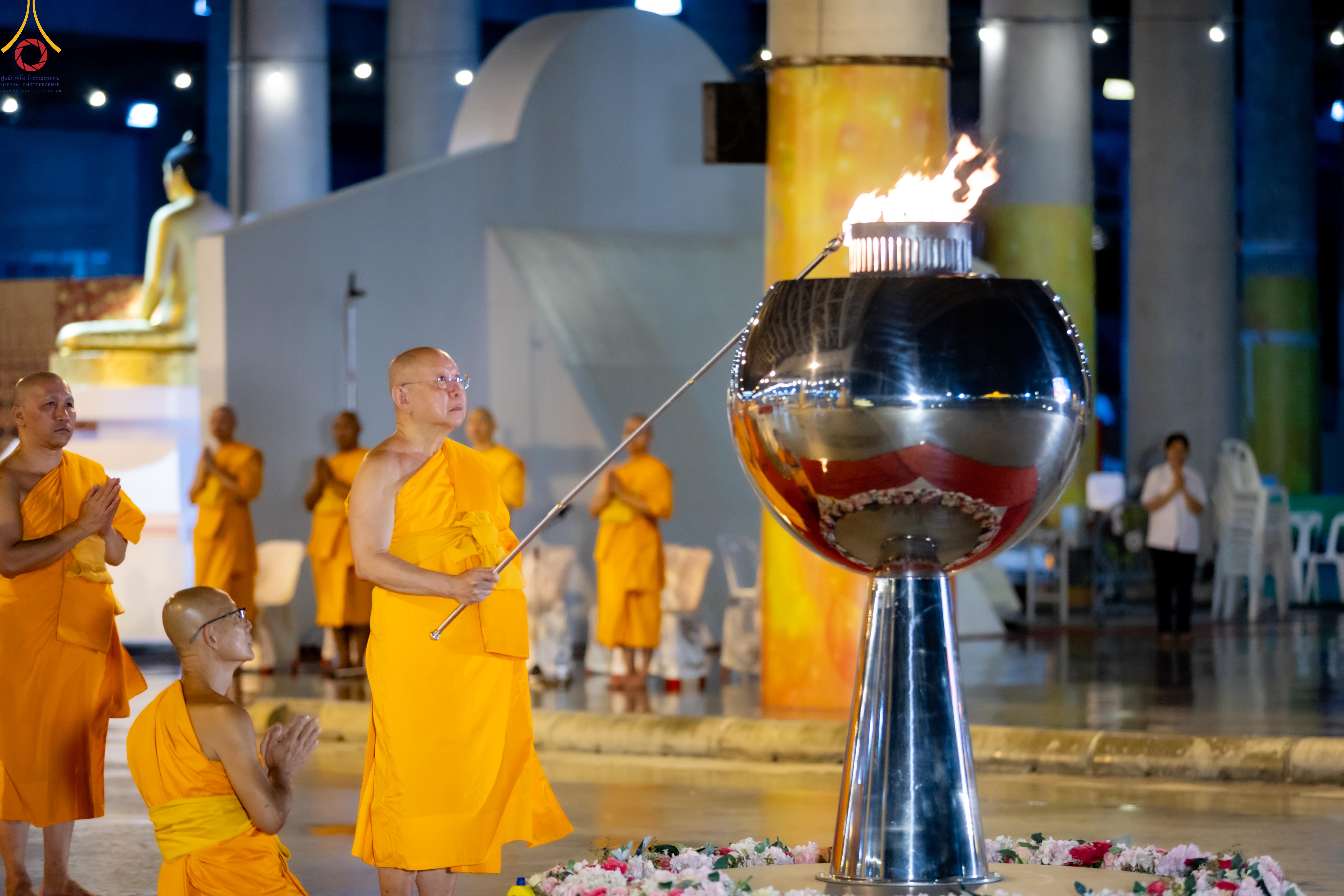 วัดพระธรรมกาย จัดพิธีฉลองชัยชิตังเมสวดธัมมจักกัปปวัตตนสูตร 8,333,000,000 จบ