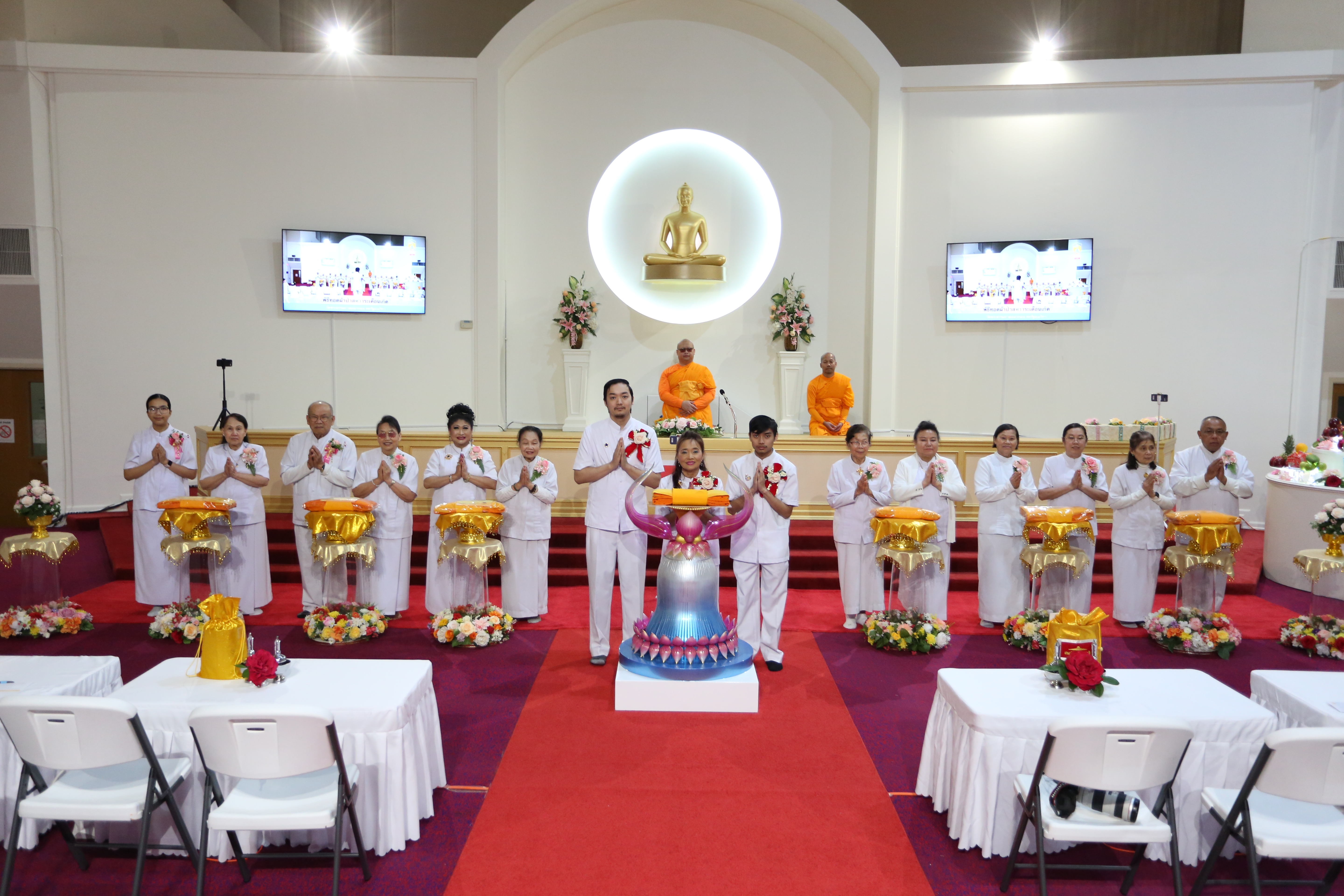 วัดพระธรรมกายออเรกอน จัดงานบุญบูชาข้าวพระ