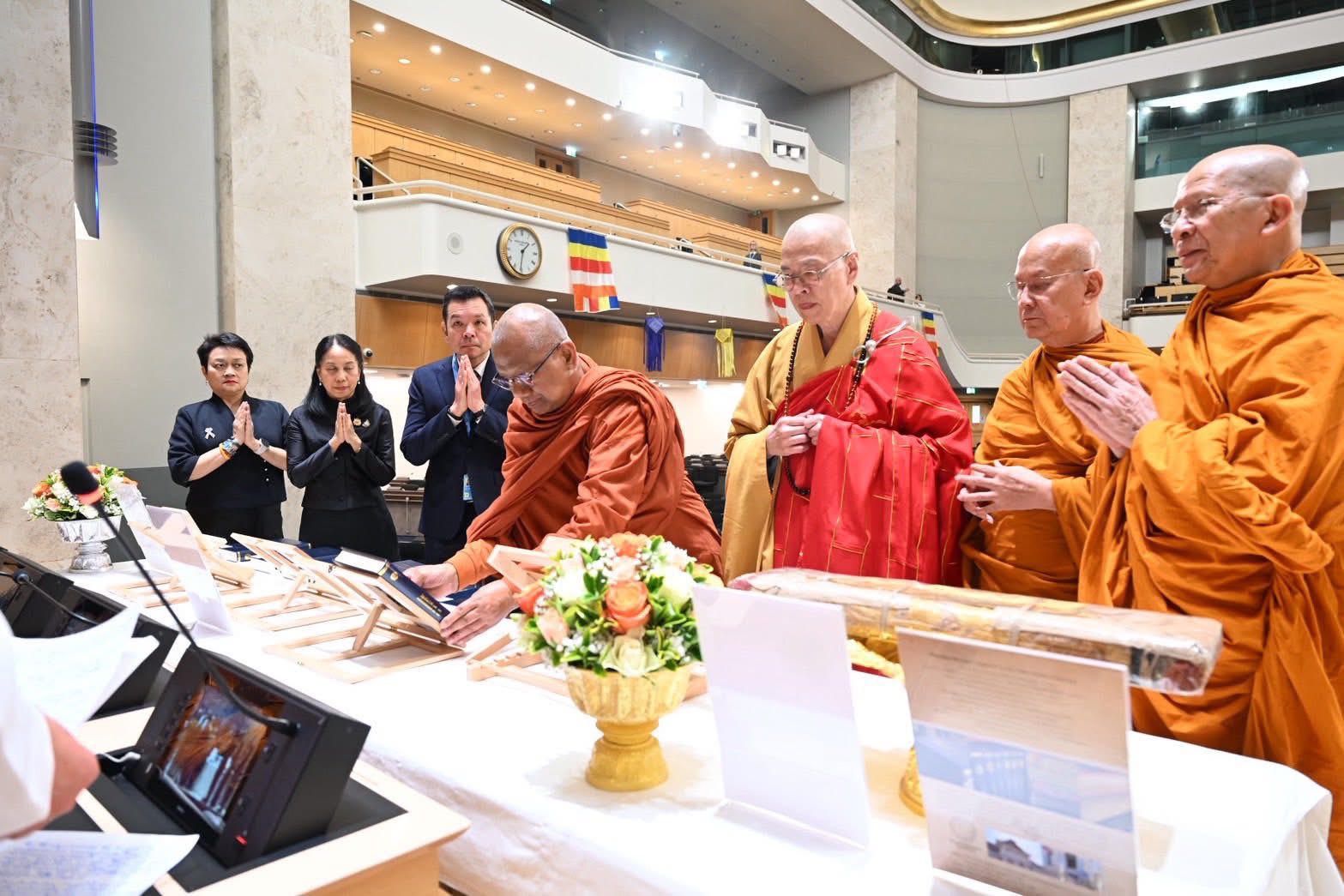 สหภาพพระธรรมทูตไทยในยุโรปนำ ประดิษฐานคัมภีร์พุทธศาสนา ฉลองวิสาขบูชาโลก ณ องค์การสหประชาชาติ นครเจนีวา