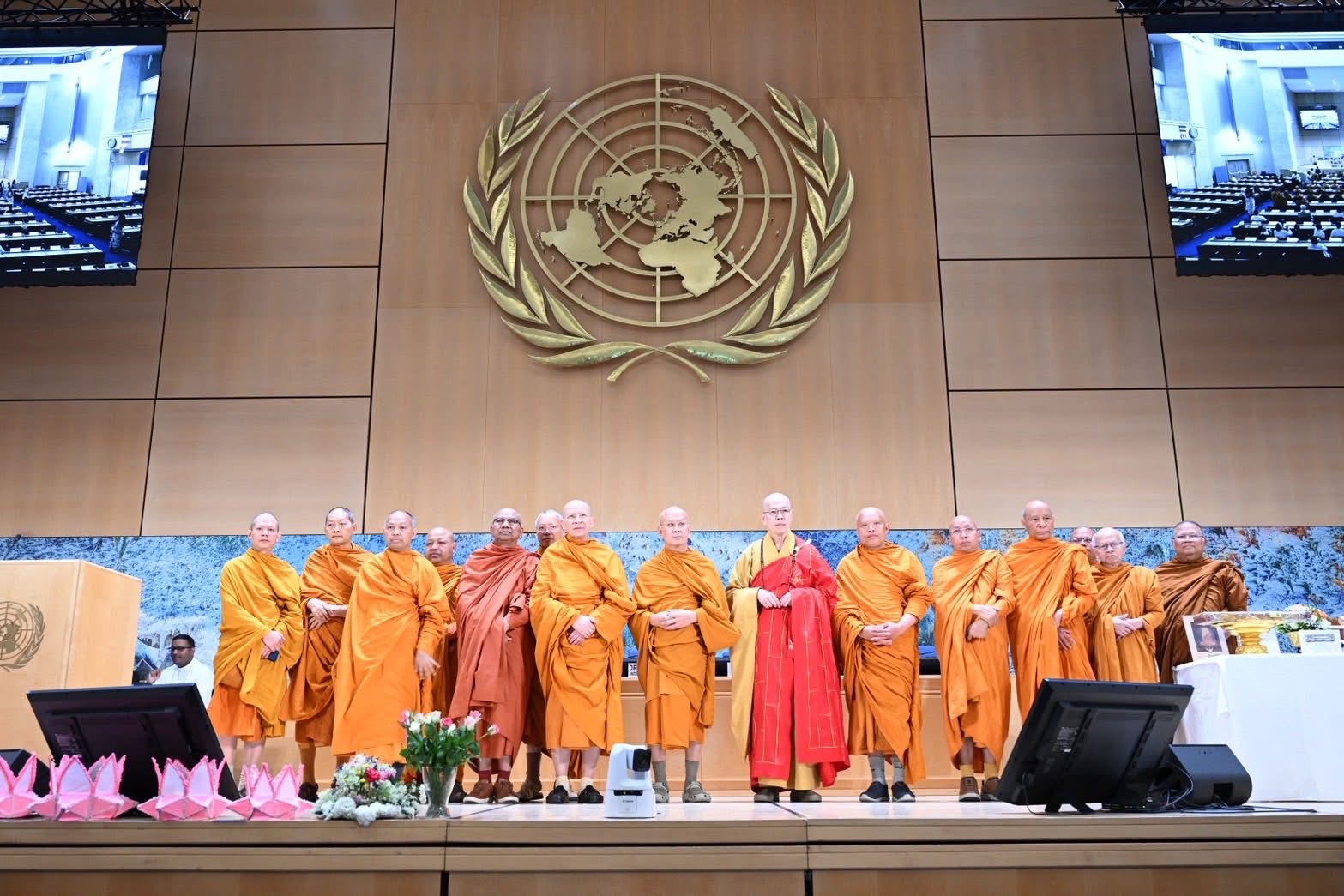 สหภาพพระธรรมทูตไทยในยุโรปนำ ประดิษฐานคัมภีร์พุทธศาสนา ฉลองวิสาขบูชาโลก ณ องค์การสหประชาชาติ นครเจนีวา